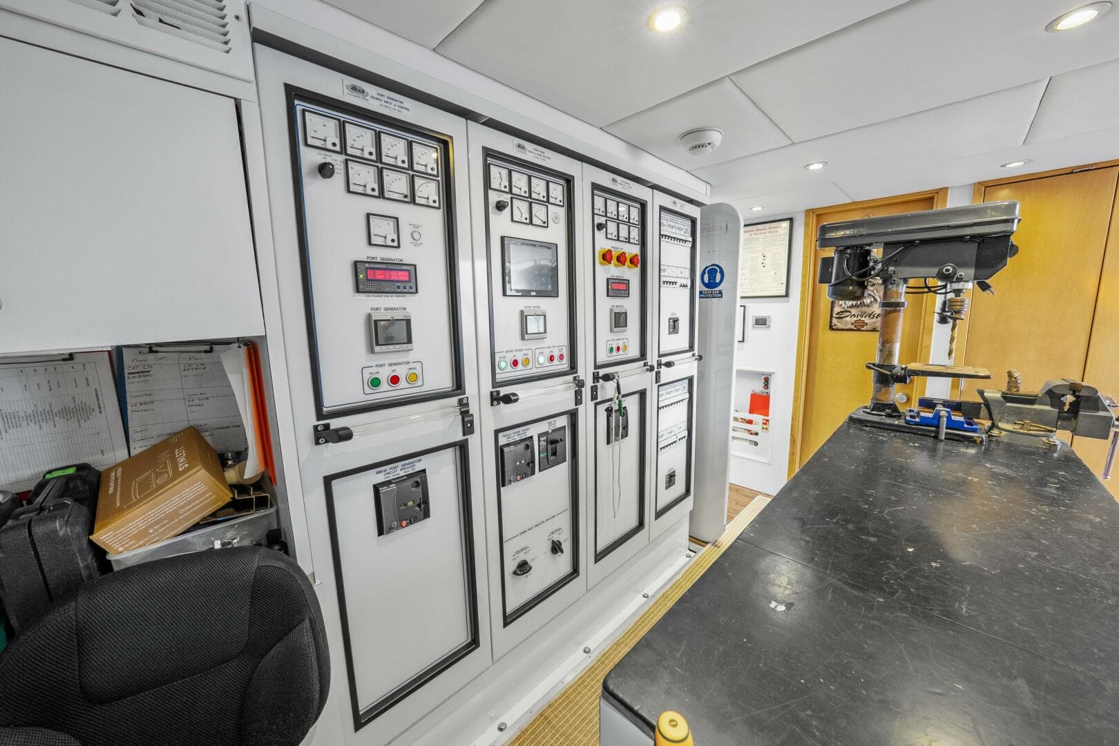 2005 Trinity Yachts Tri-Deck