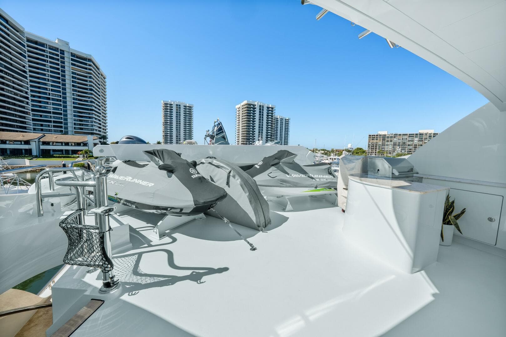 2005 Trinity Yachts Tri-Deck