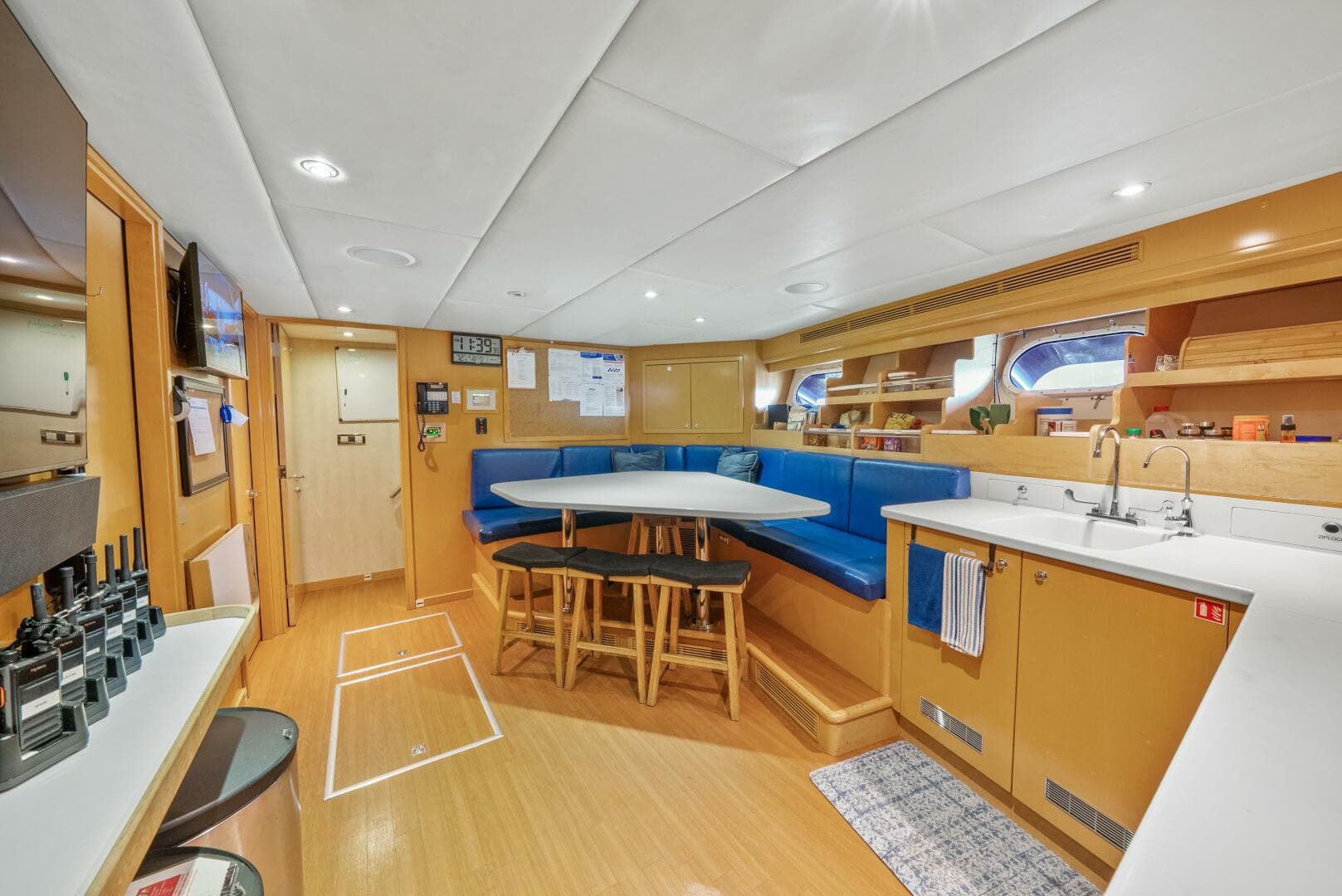 2005 Trinity Yachts Tri-Deck