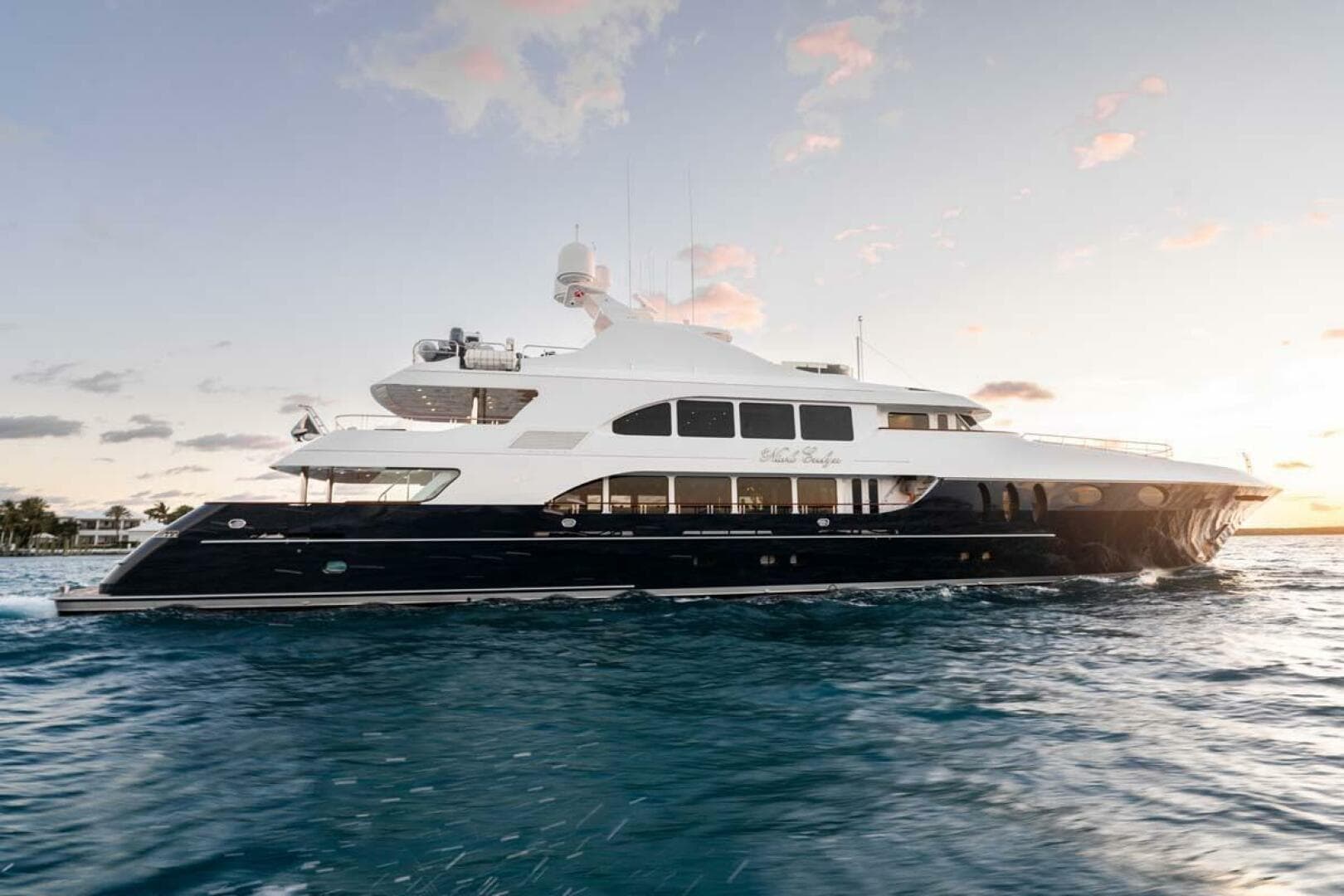 2005 Trinity Yachts Tri-Deck