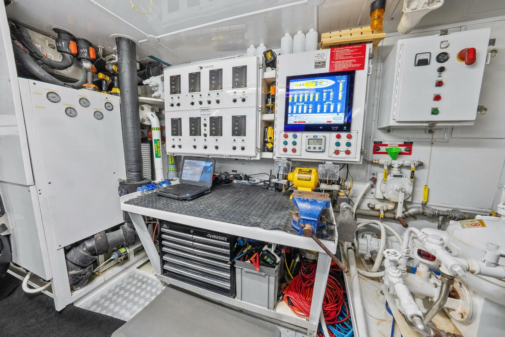 2005 Trinity Yachts Tri-Deck