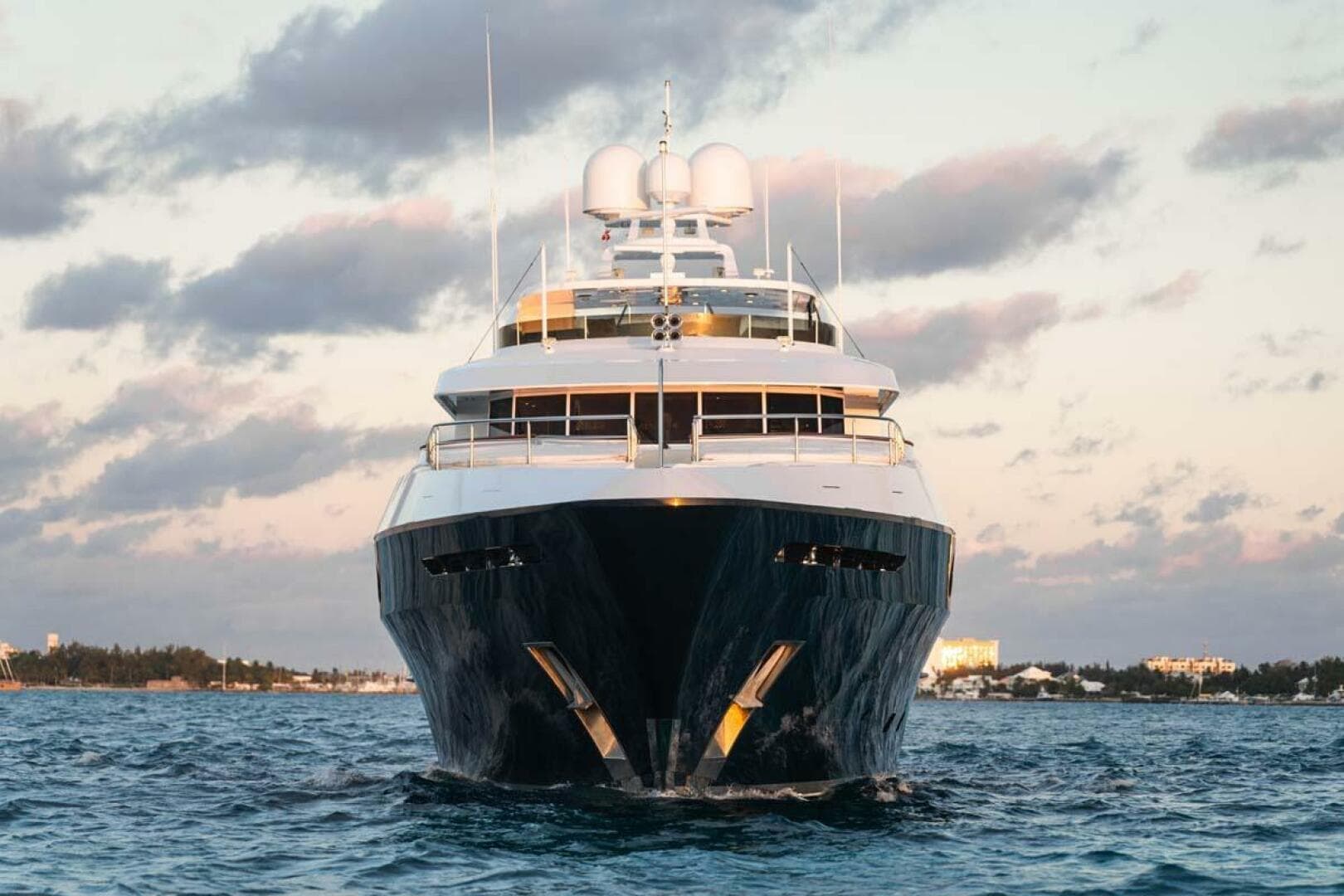 2005 Trinity Yachts Tri-Deck