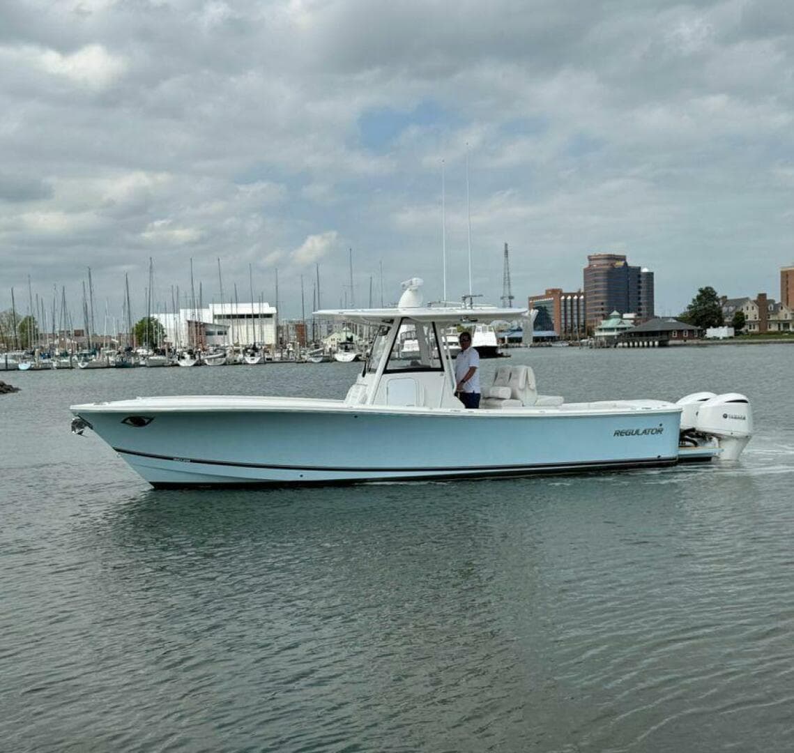 2020 Regulator 31 FS with Mezz