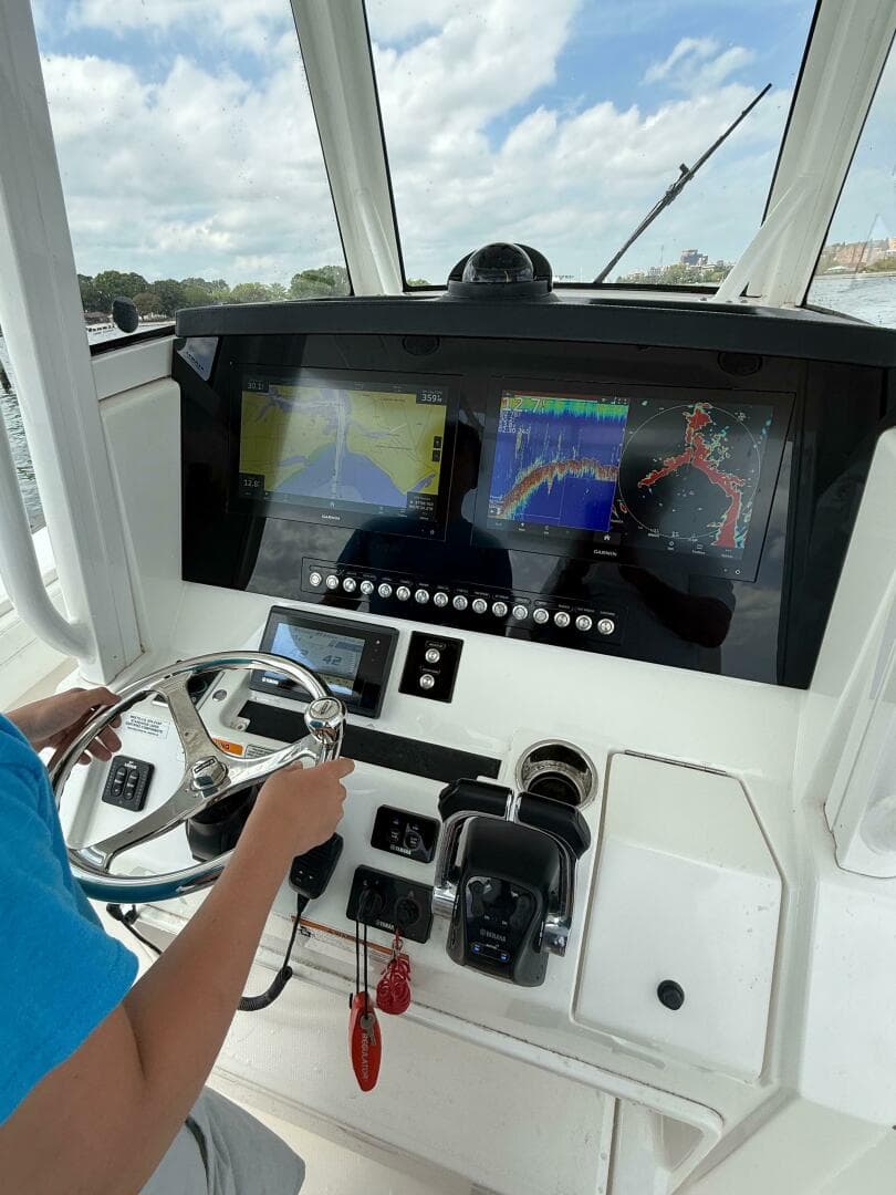 2020 Regulator 31 FS with Mezz