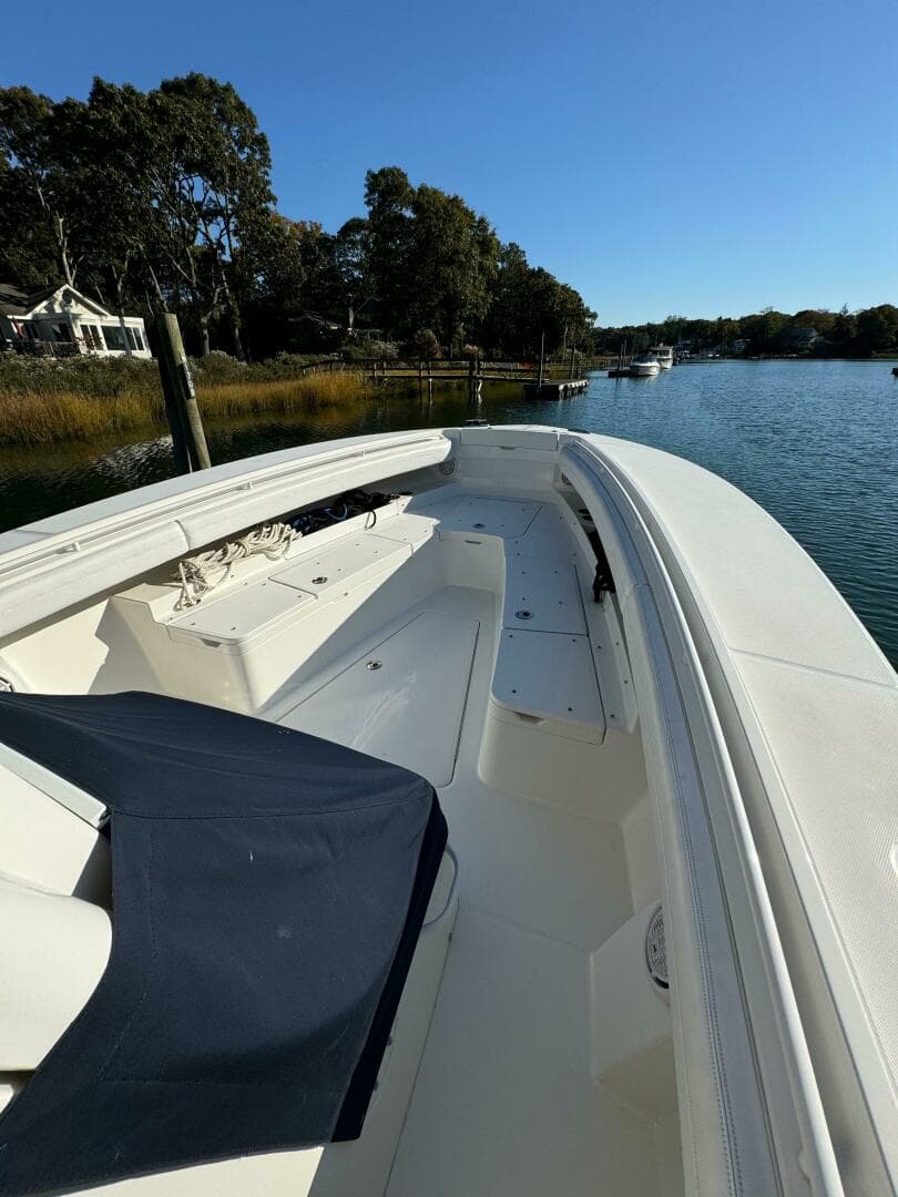 2020 Regulator 31 FS with Mezz