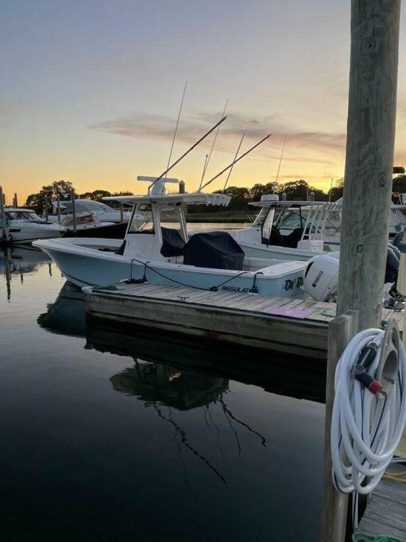 2020 Regulator 31 FS with Mezz