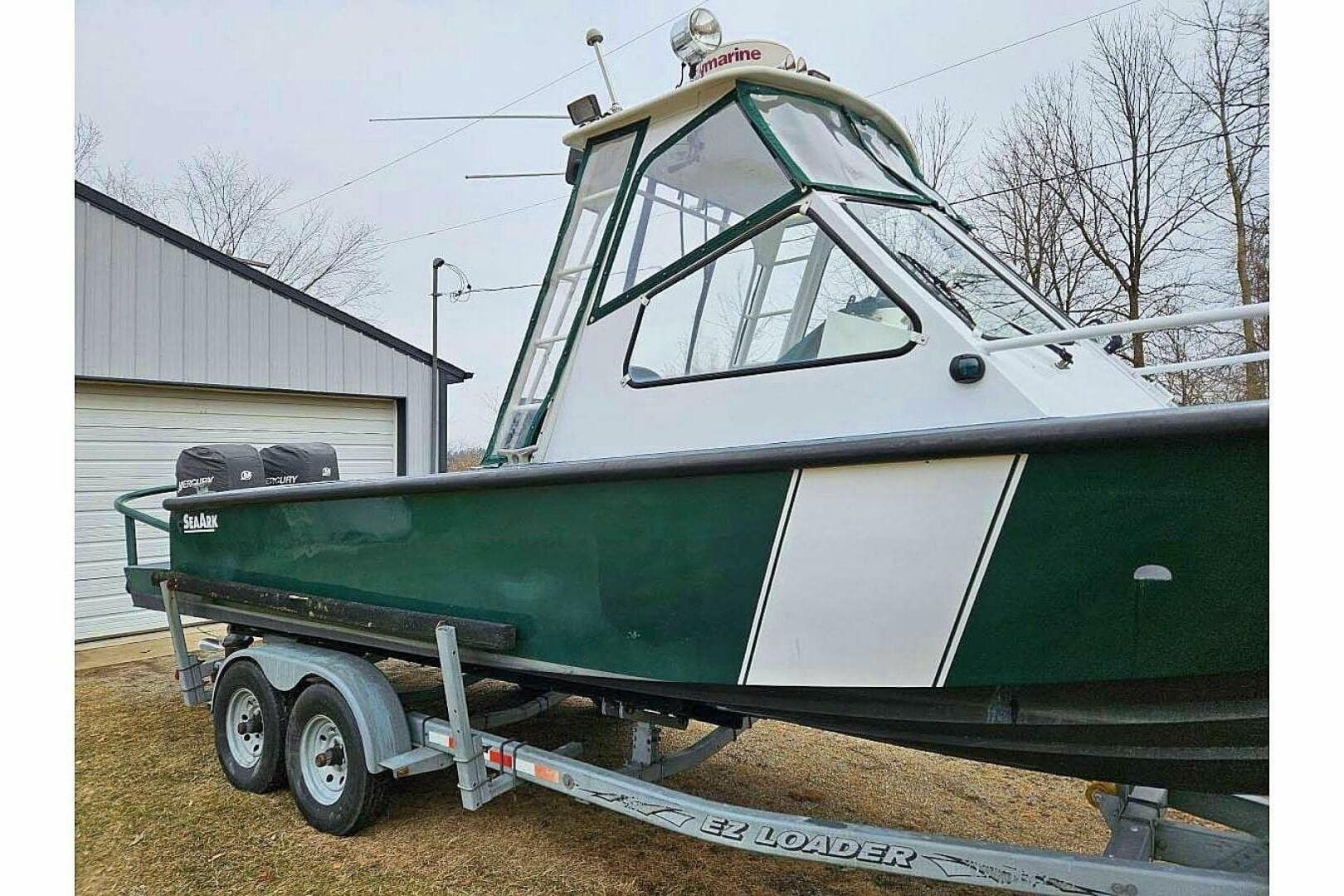2002 SeaArk 25 V Commander SAMA 1365