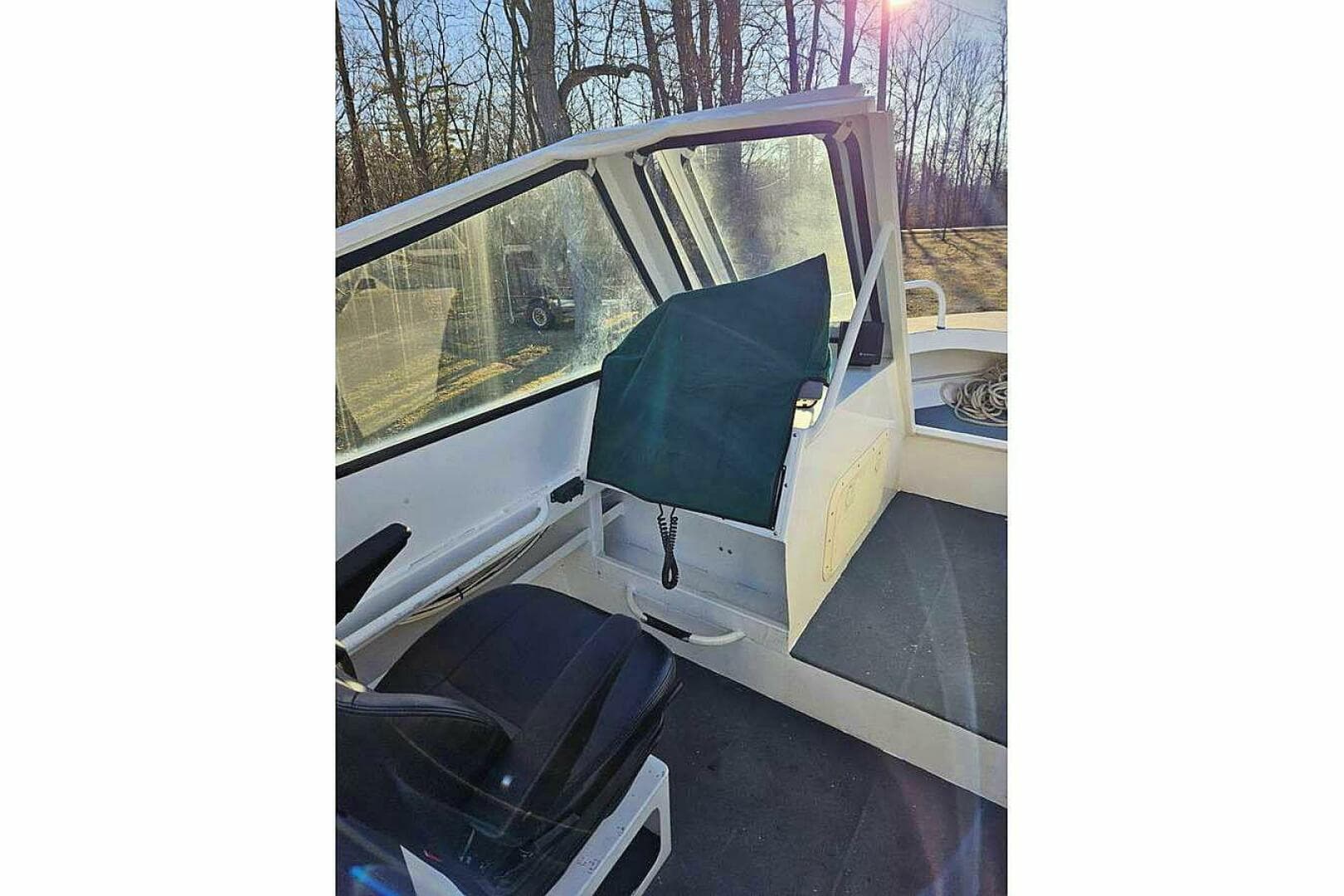 2002 SeaArk 25 V Commander SAMA 365