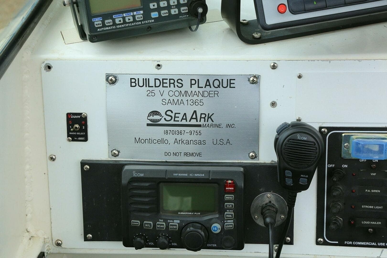 2002 SeaArk 25 V Commander SAMA 1365