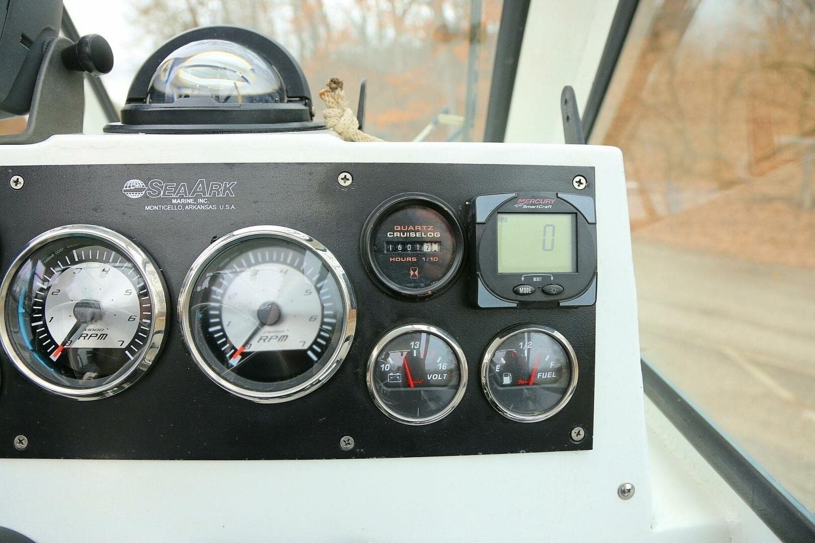 2002 SeaArk 25 V Commander SAMA 1365