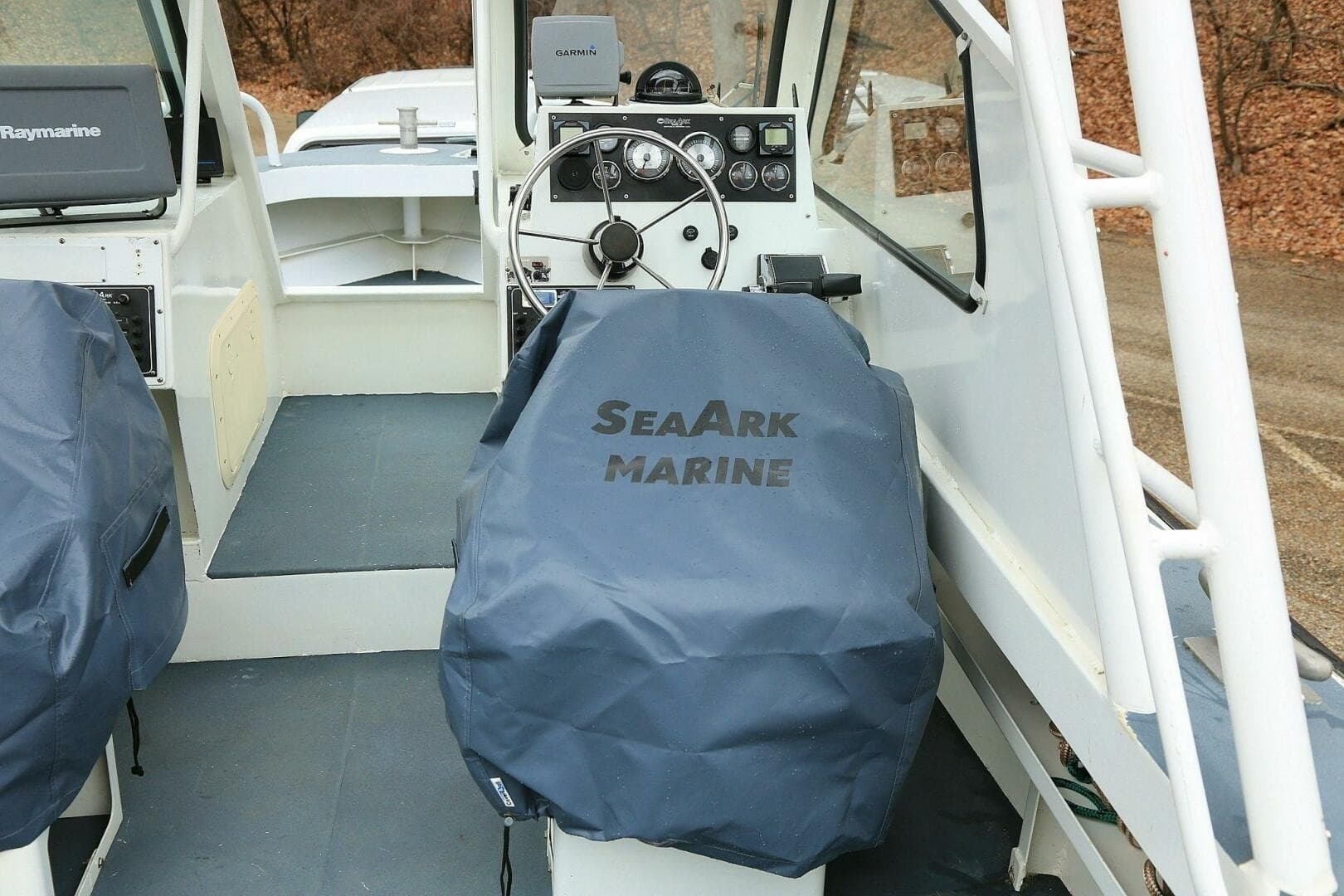 2002 SeaArk 25 V Commander SAMA 1365