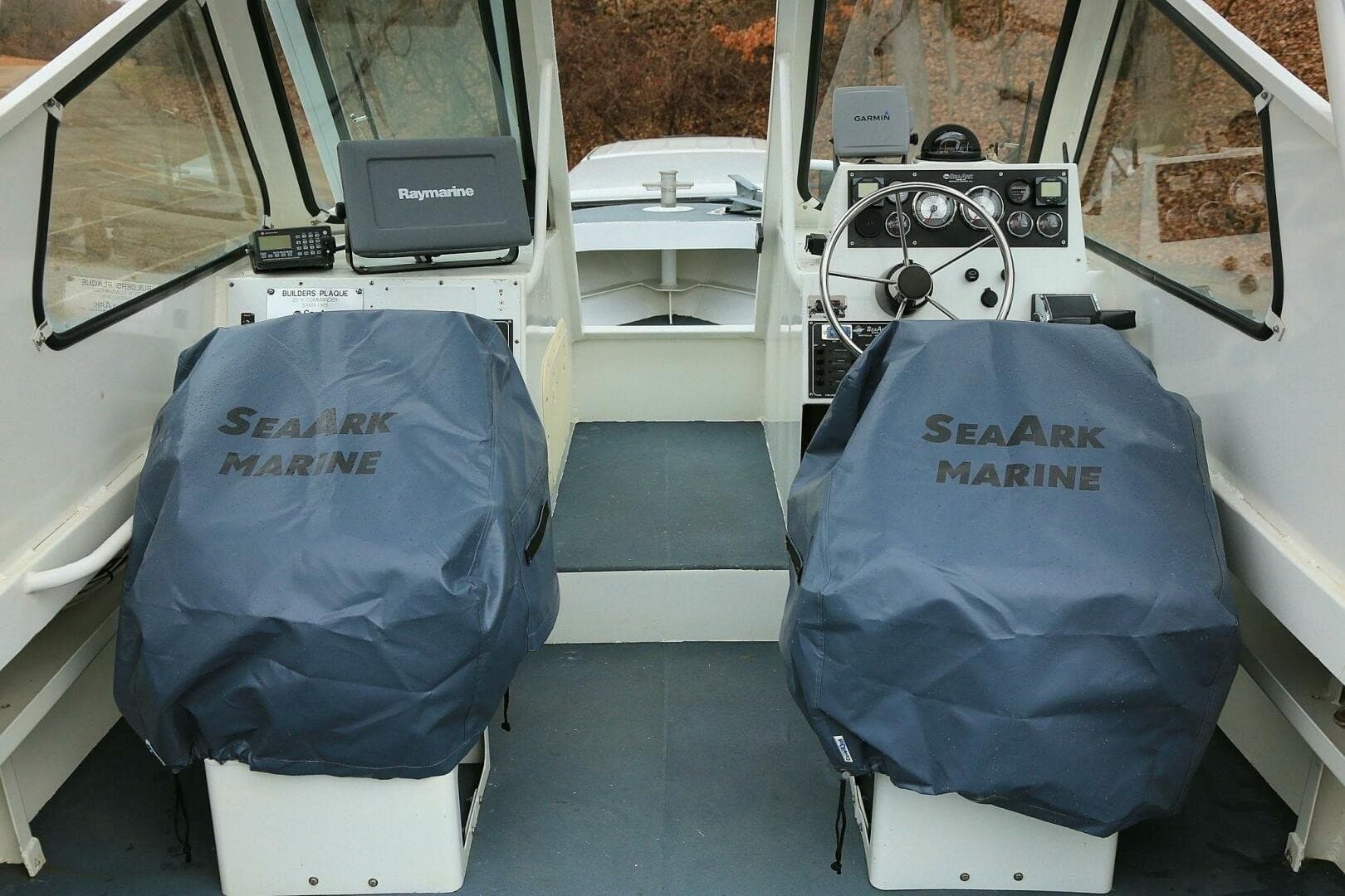 2002 SeaArk 25 V Commander SAMA 1365