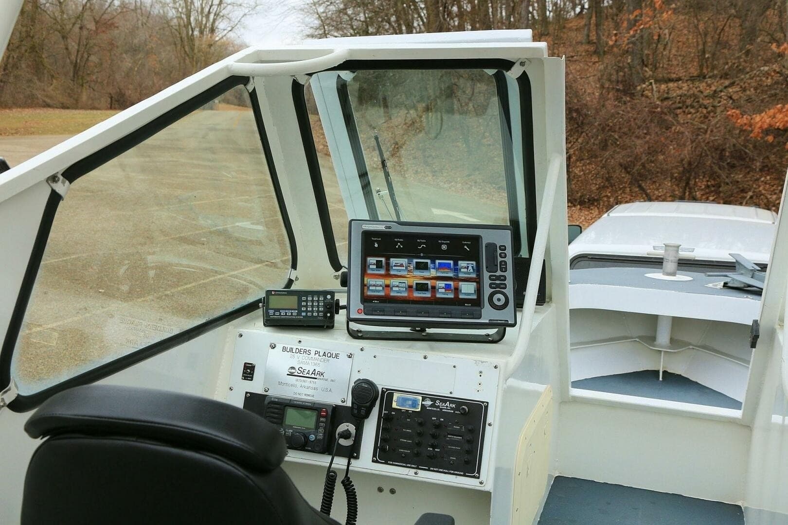 2002 SeaArk 25 V Commander SAMA 1365