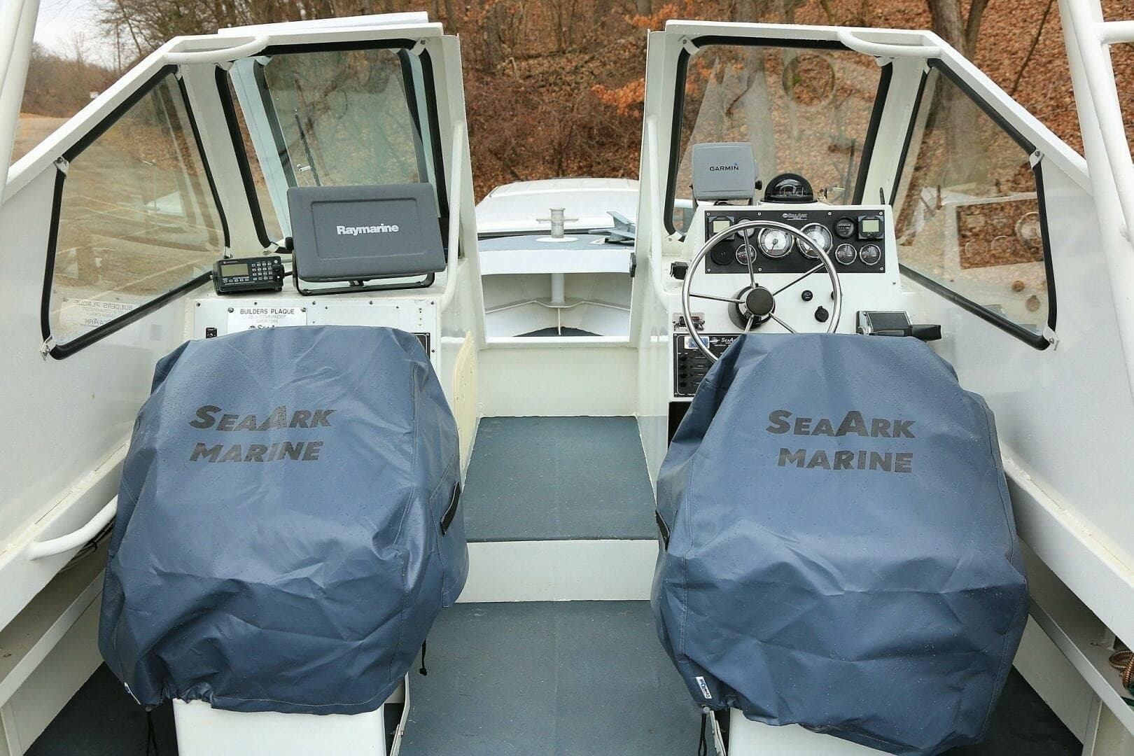 2002 SeaArk 25 V Commander SAMA 1365