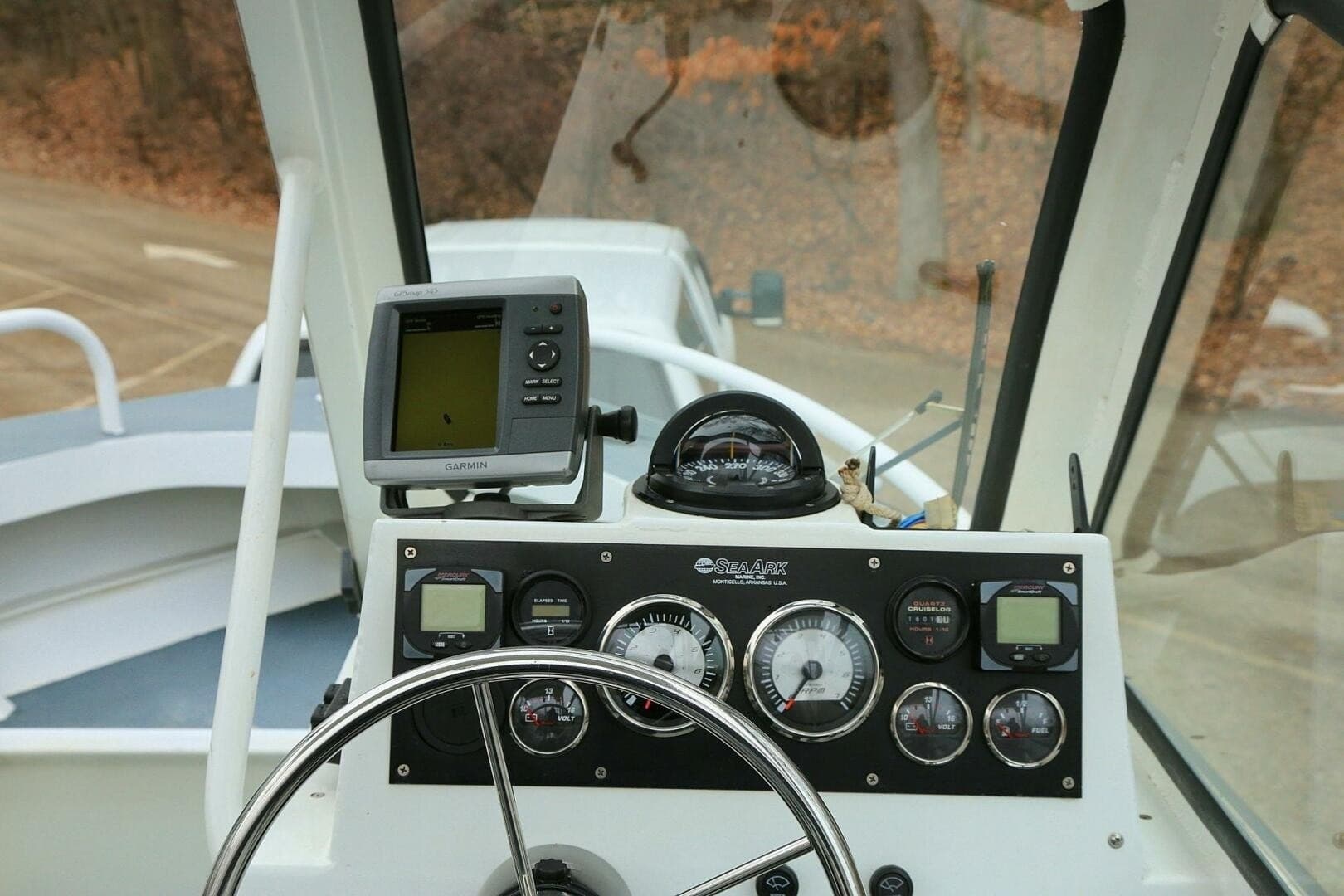 2002 SeaArk 25 V Commander SAMA 1365