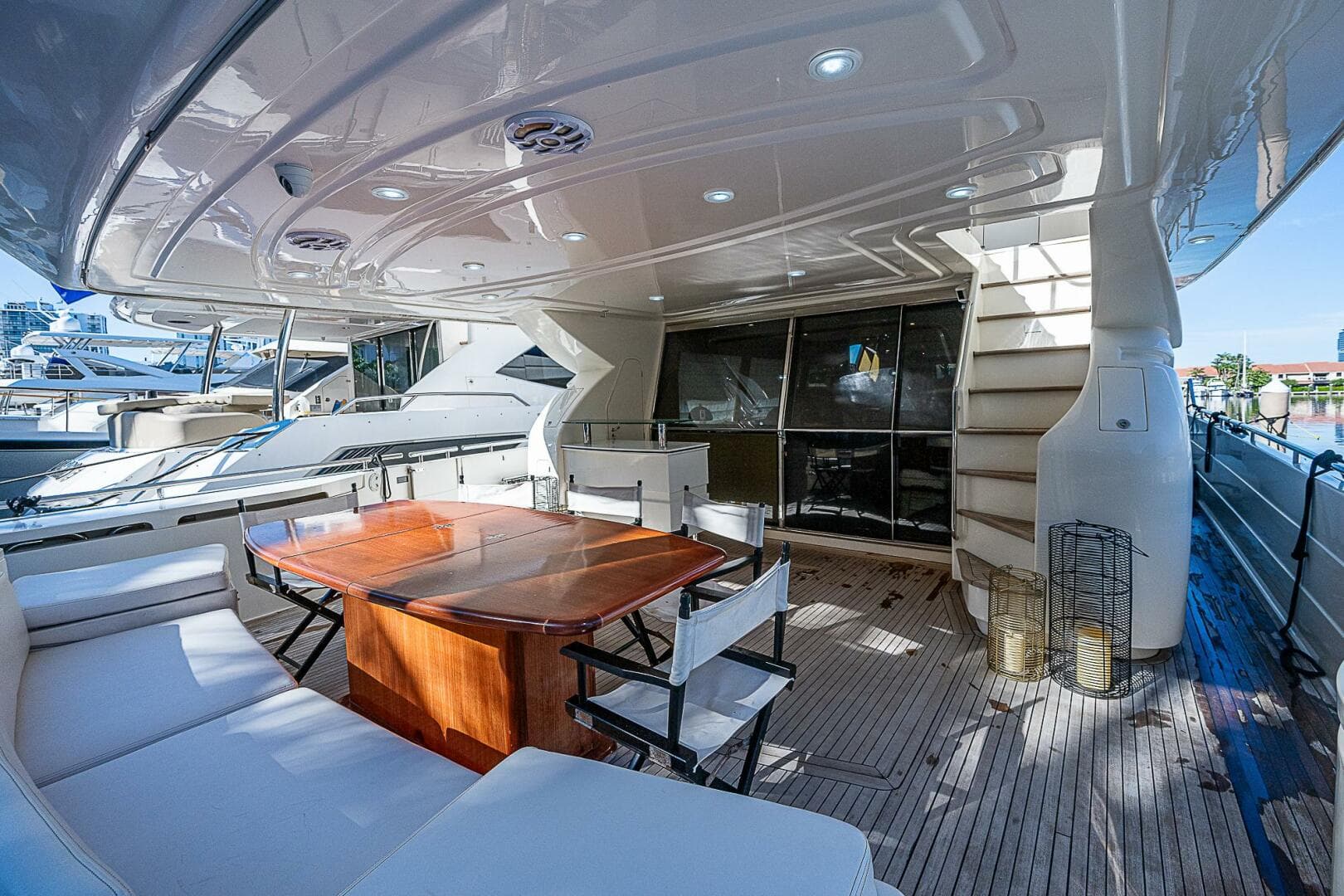 2009 Ferretti Yachts 780