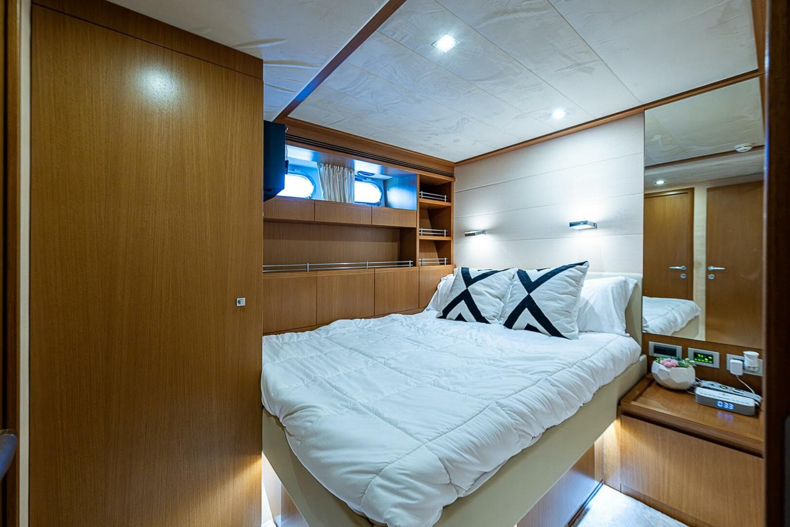2009 Ferretti Yachts 780