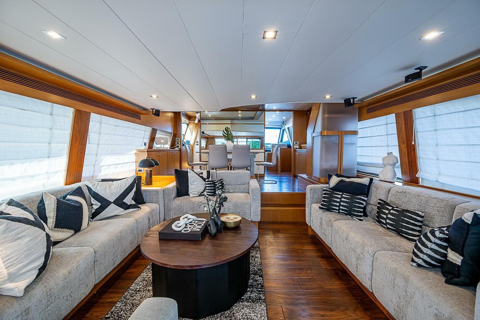 2009 Ferretti Yachts 780