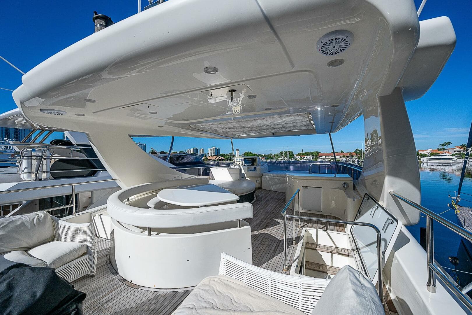 2009 Ferretti Yachts 780