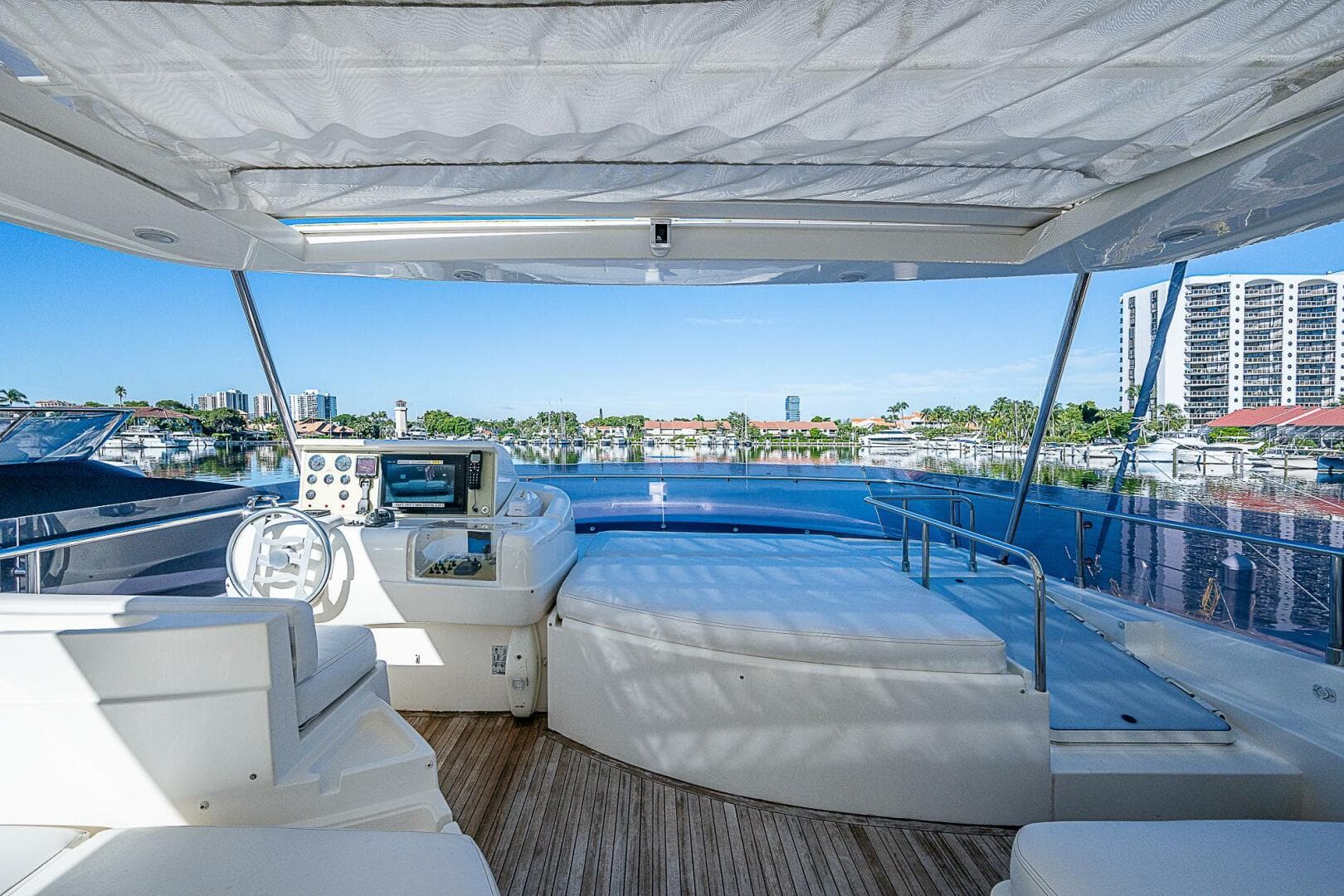 2009 Ferretti Yachts 780