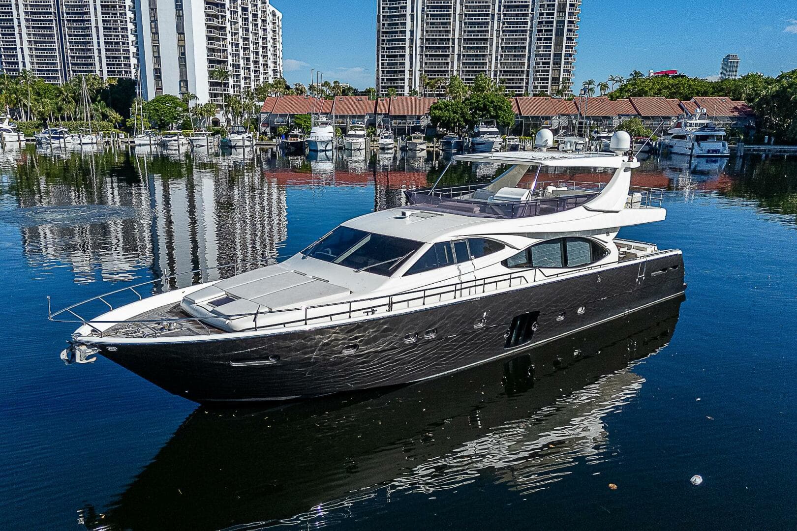 2009 Ferretti Yachts 780