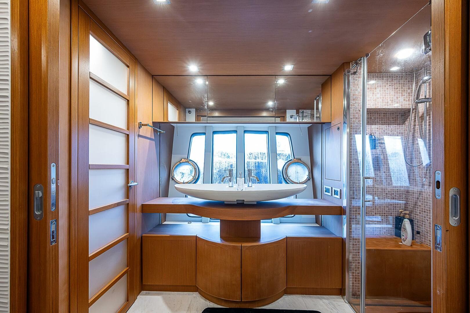 2009 Ferretti Yachts 780