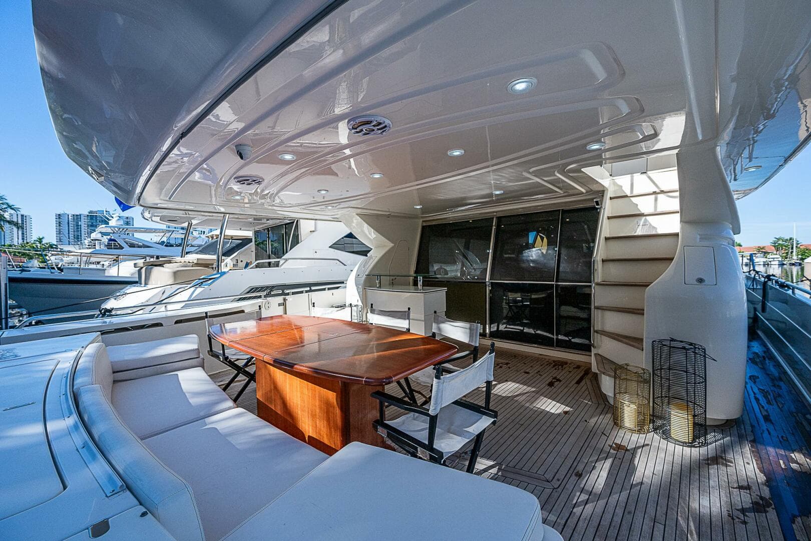 2009 Ferretti Yachts 780