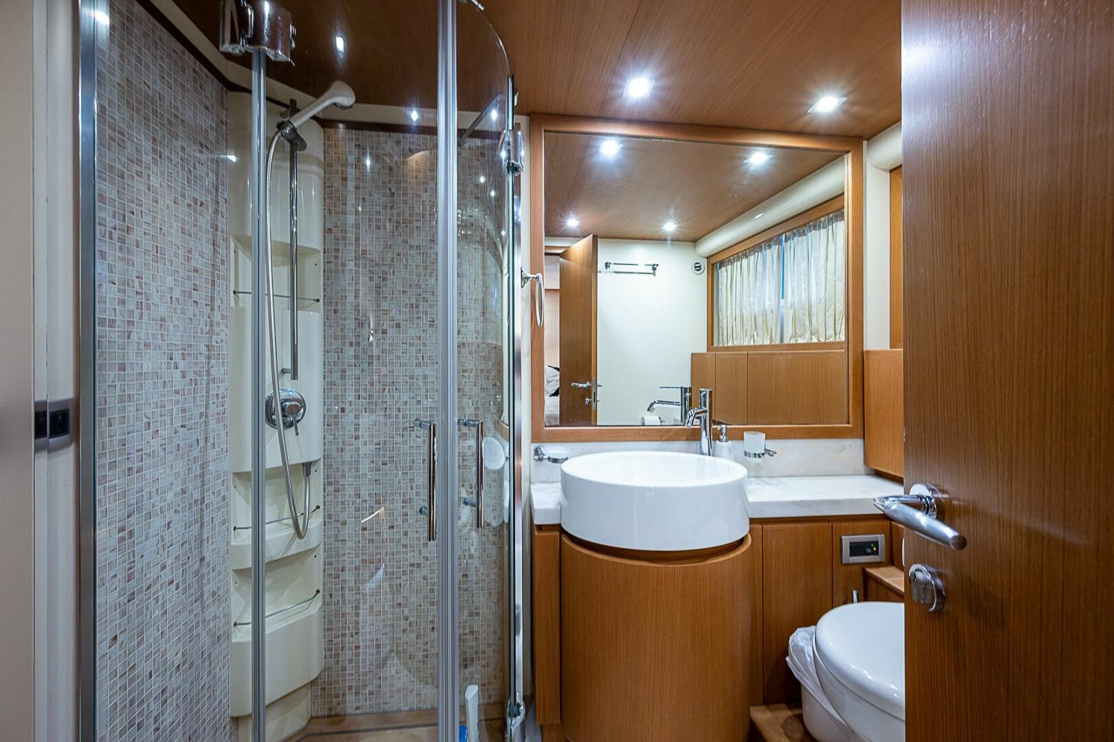 2009 Ferretti Yachts 780