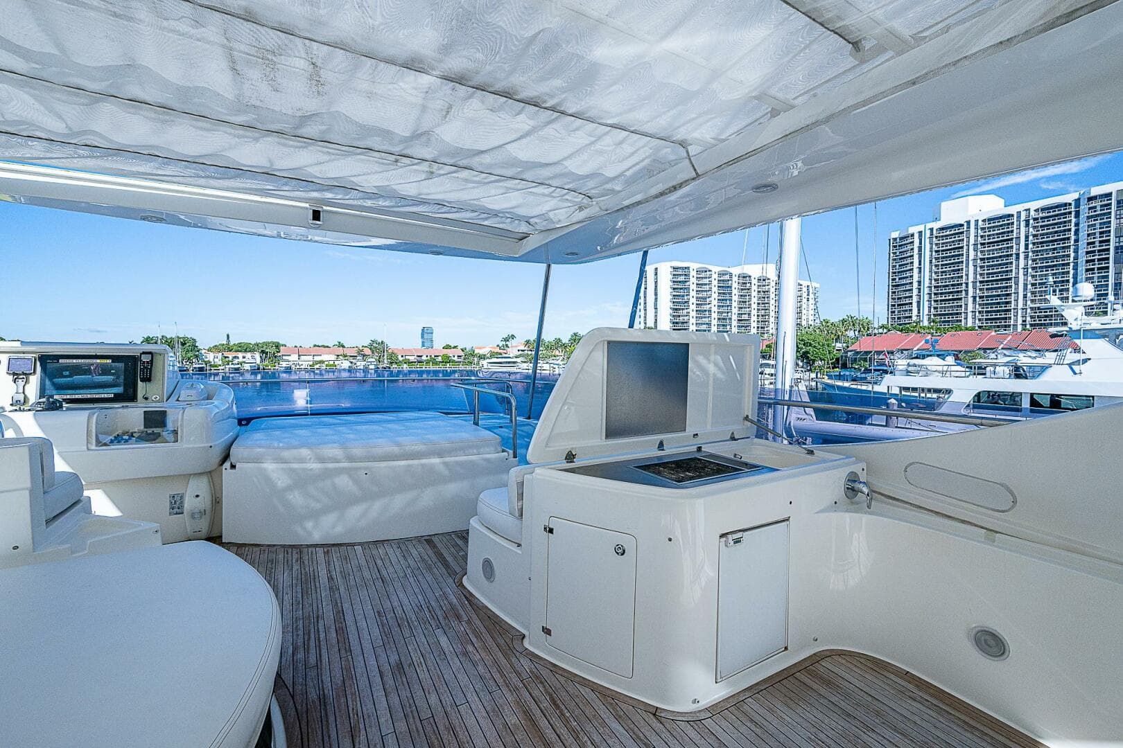 2009 Ferretti Yachts 780