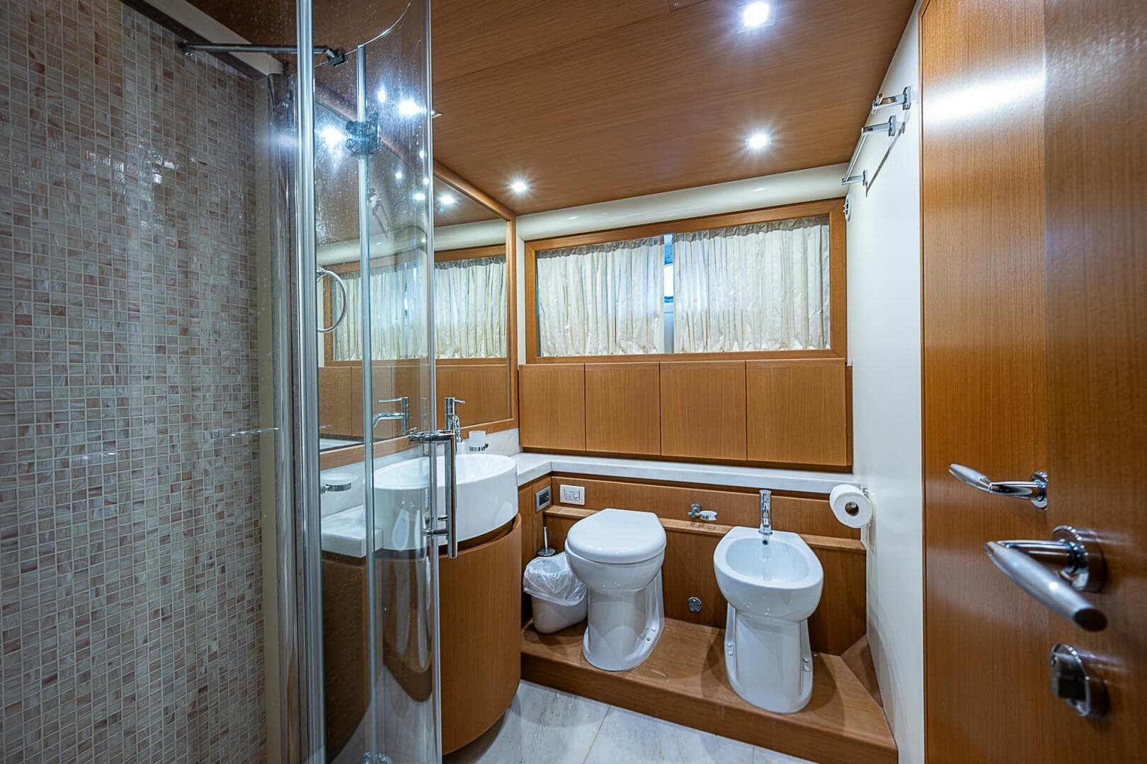 2009 Ferretti Yachts 780