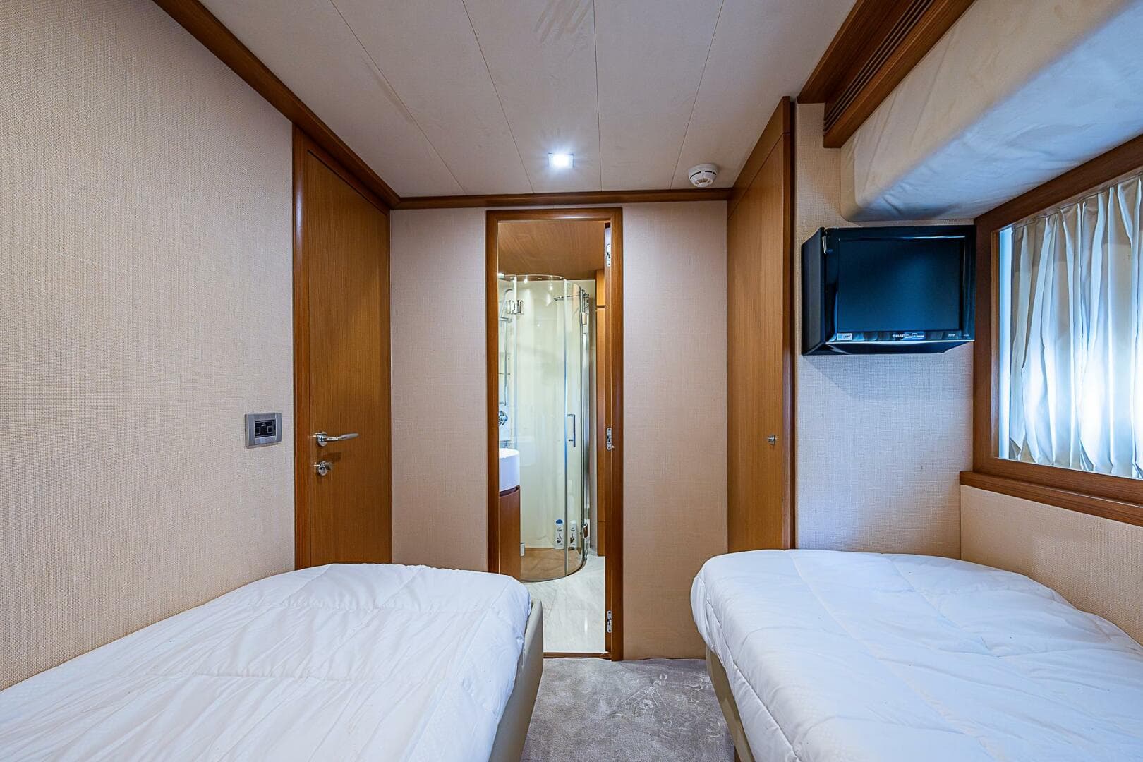 2009 Ferretti Yachts 780