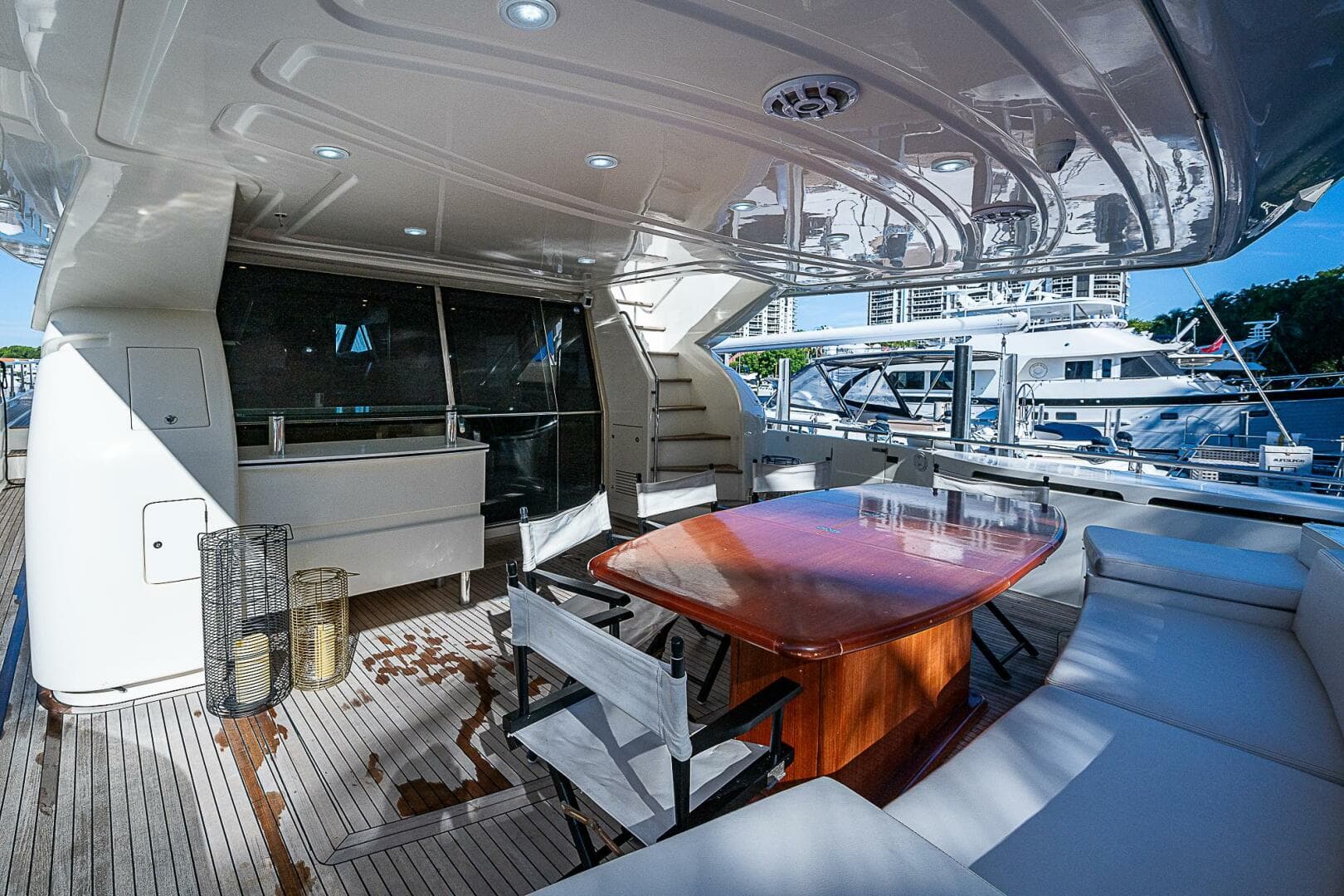 2009 Ferretti Yachts 780
