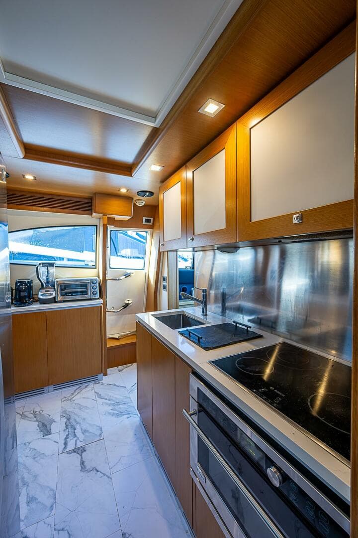 2009 Ferretti Yachts 780