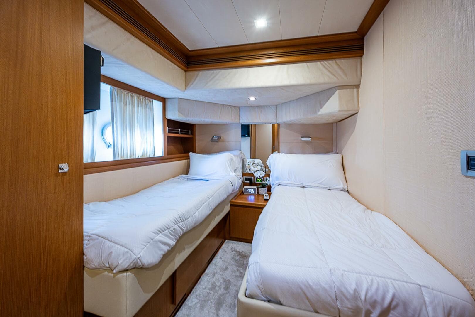 2009 Ferretti Yachts 780