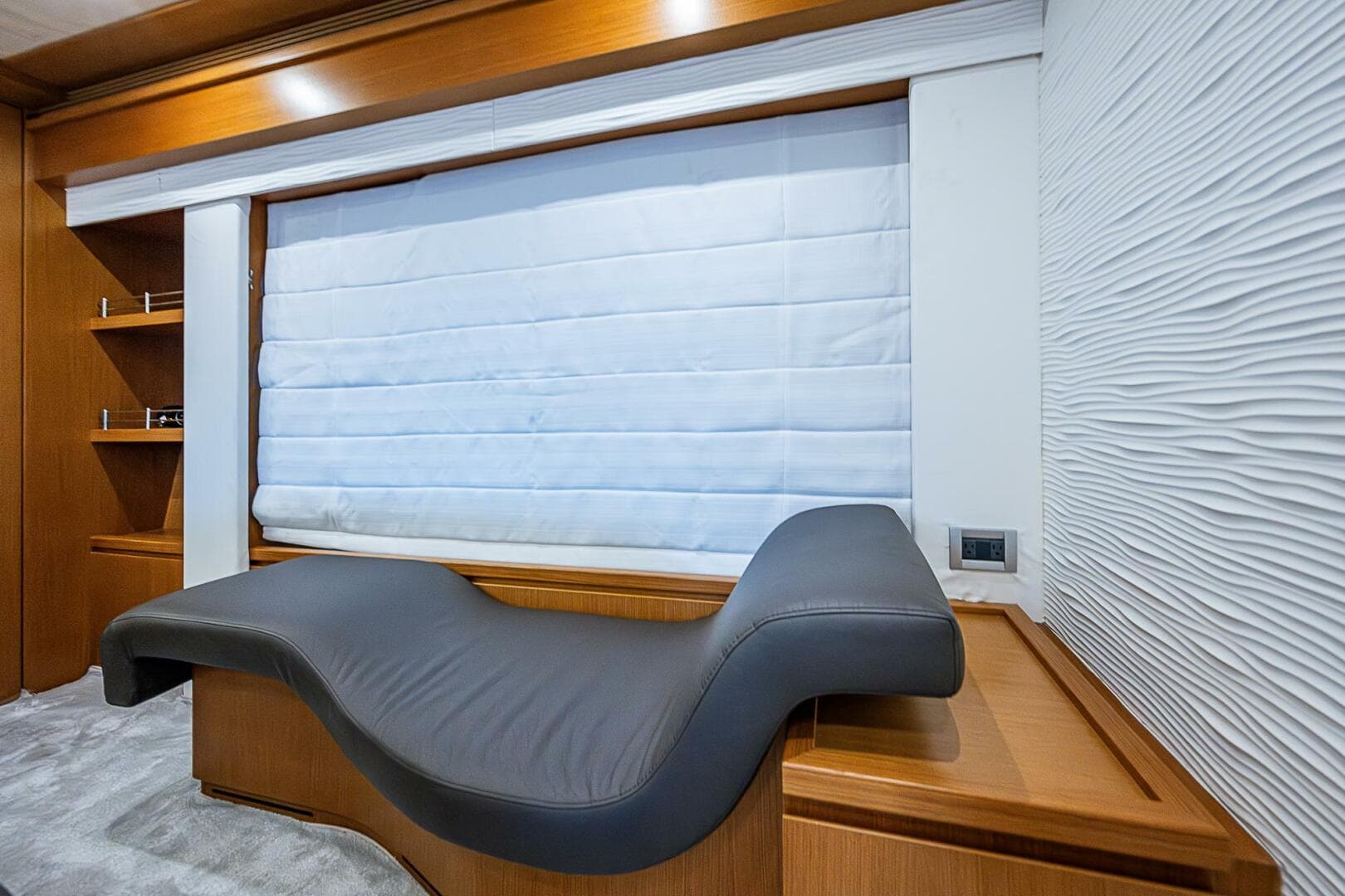 2009 Ferretti Yachts 780