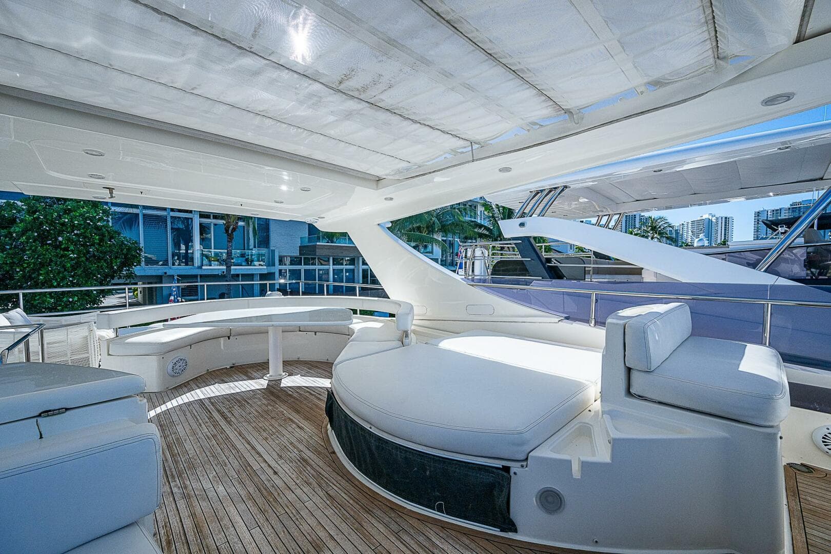 2009 Ferretti Yachts 780