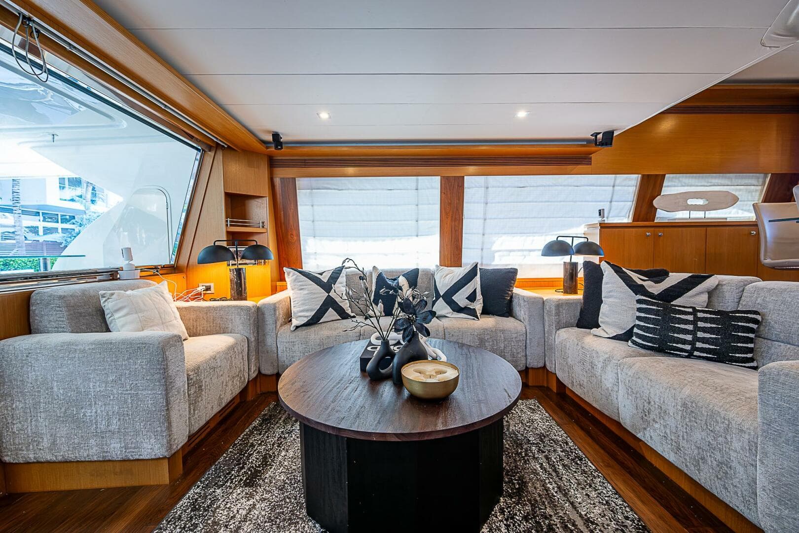 2009 Ferretti Yachts 780