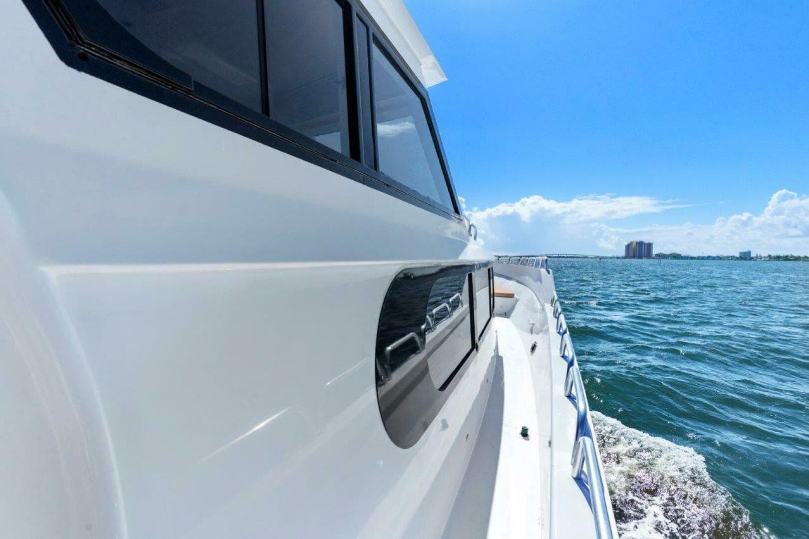 Broward 110 Envision - Passageway