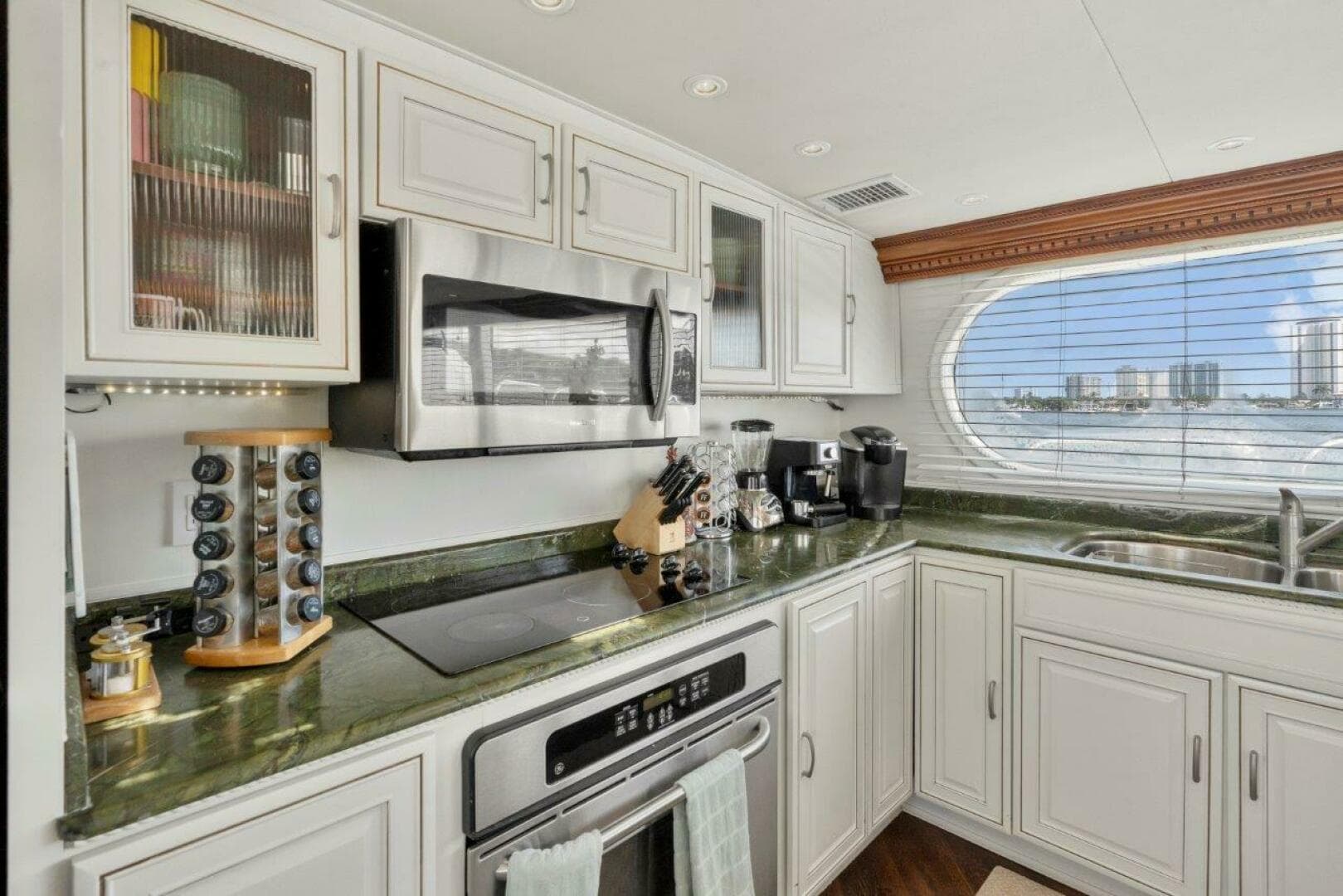 Broward 110 Envision - Galley
