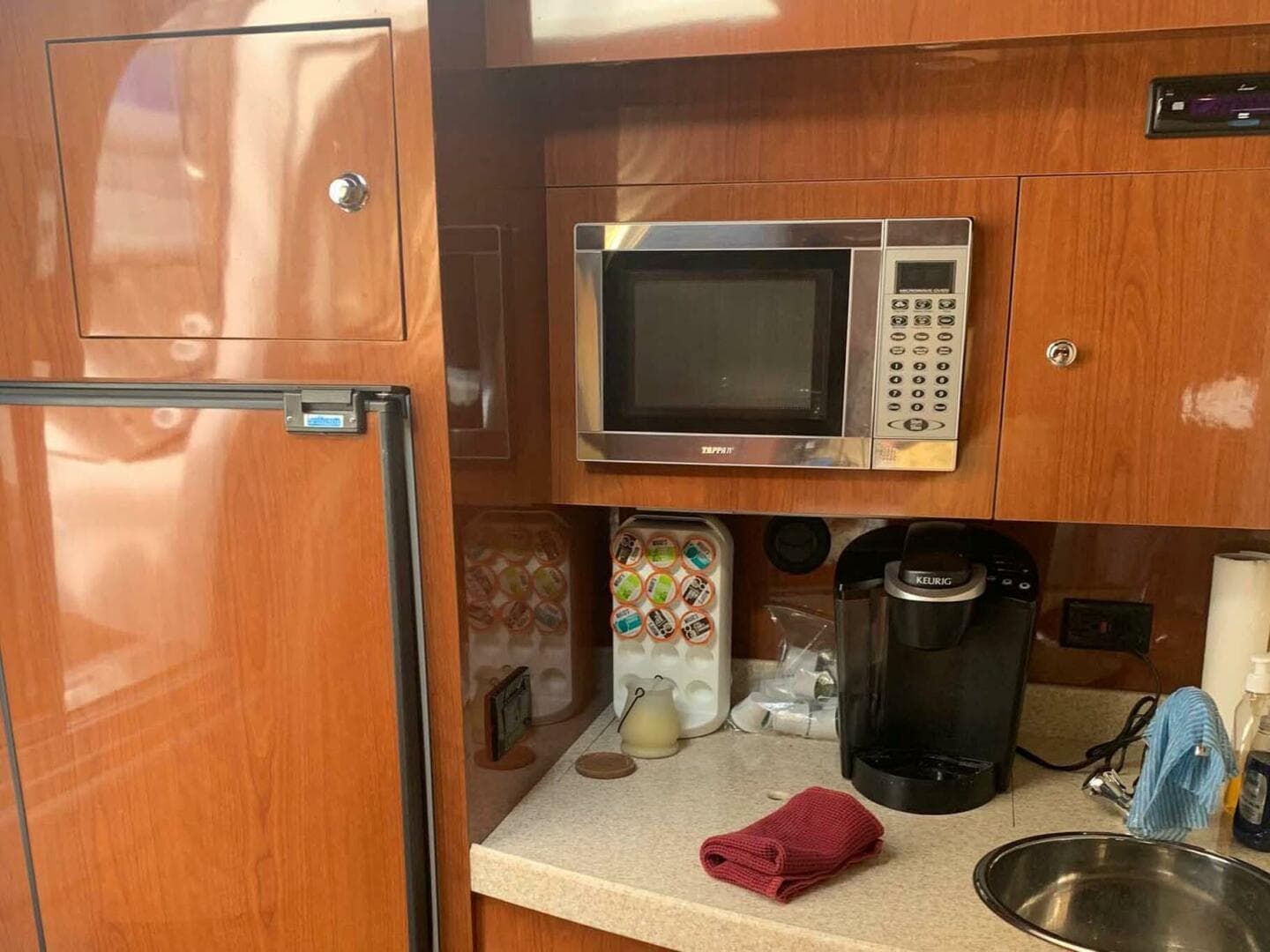 2005 Regal 3560 Commodore