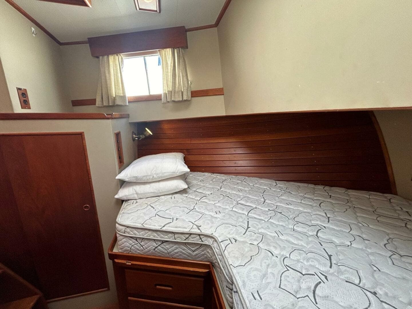 1986 Grand Banks Classic