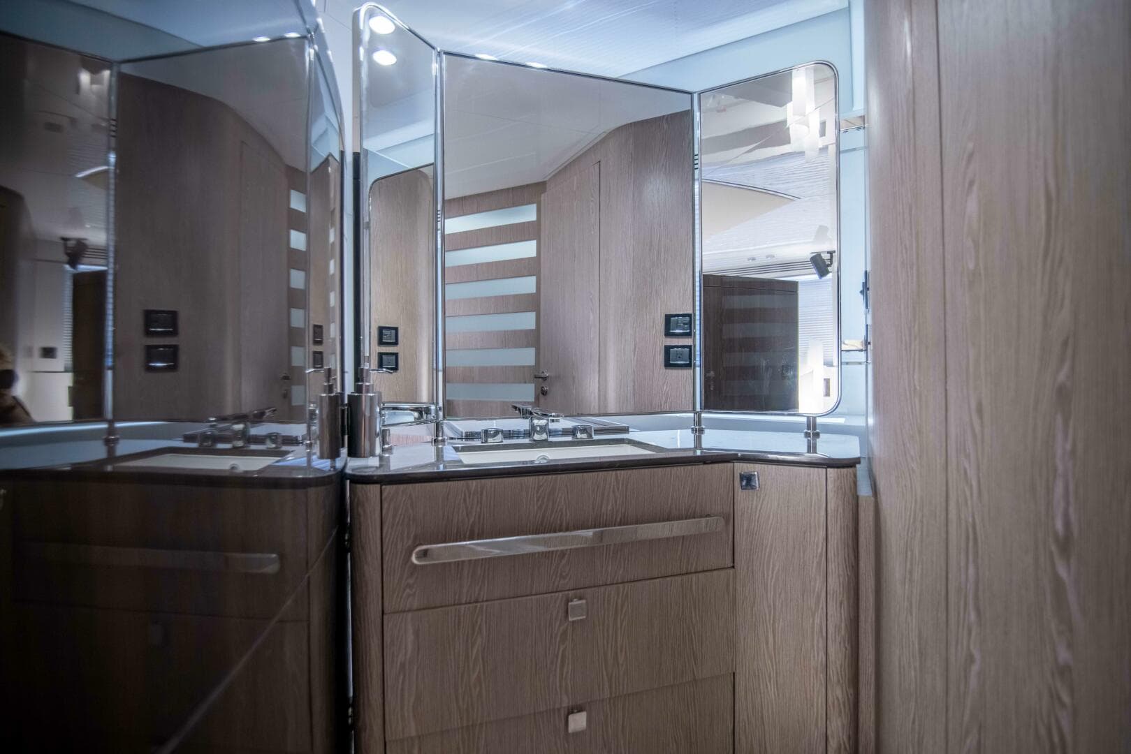 Azimut 70 Triple Play -