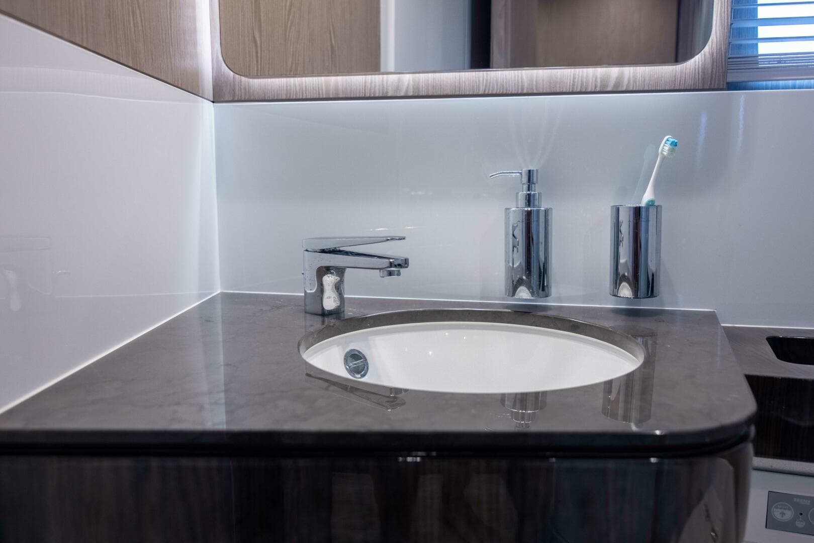 Azimut 70 Triple Play -