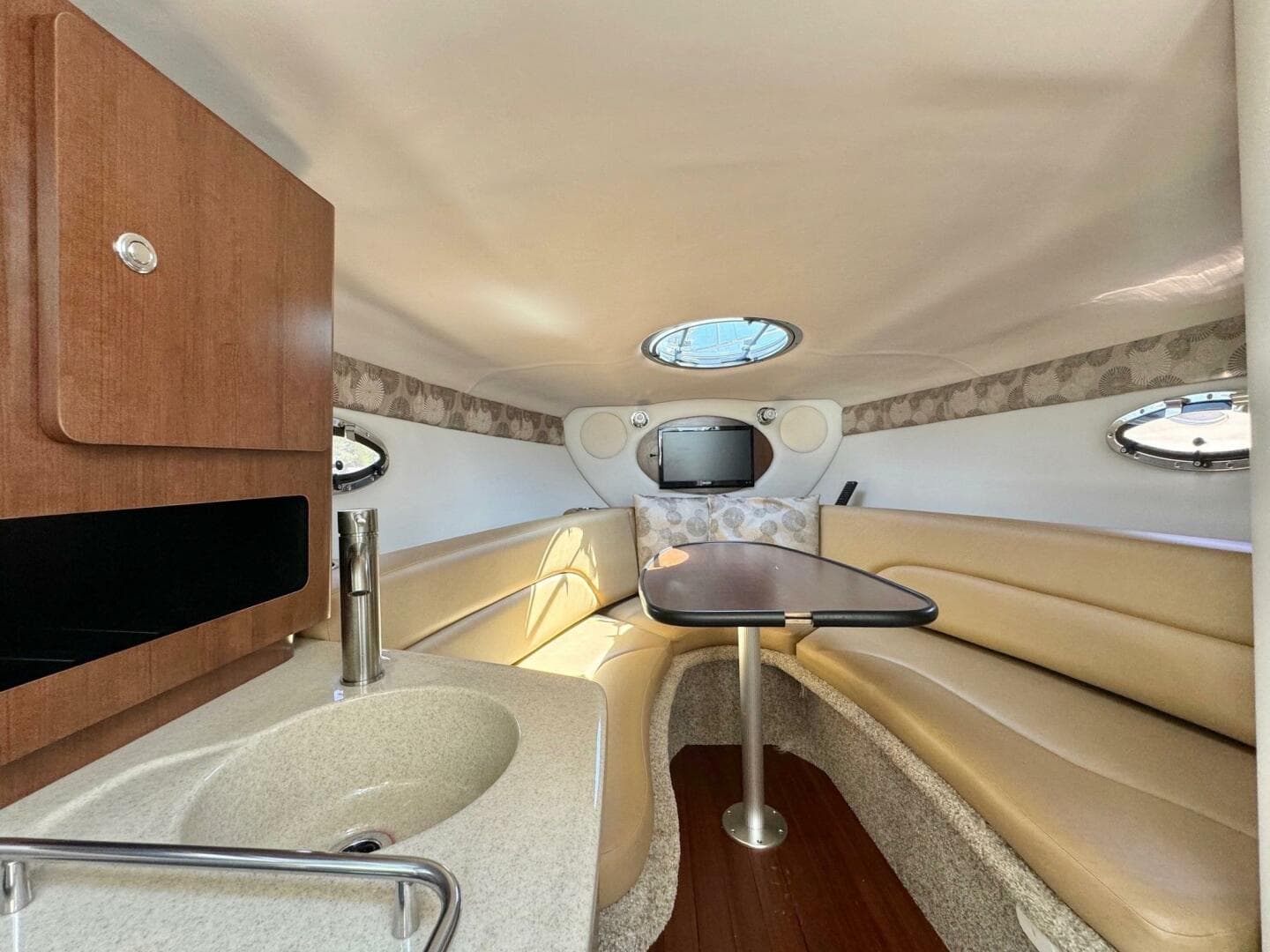 2020 Crownline 264CR