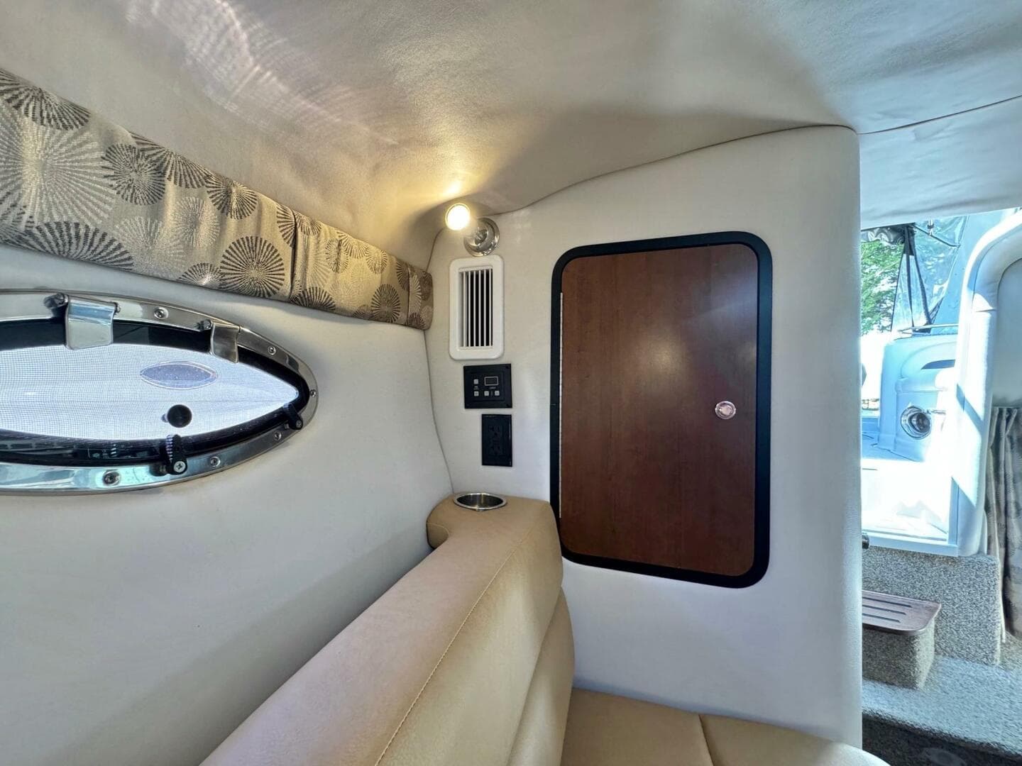 2020 Crownline 264CR