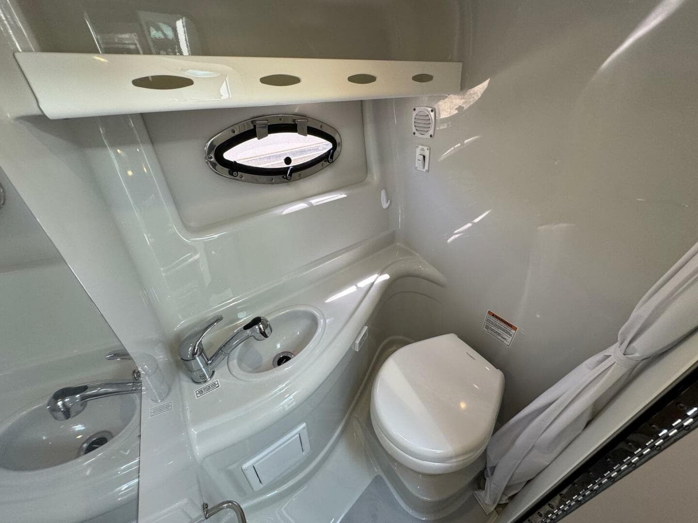 2020 Crownline 264CR