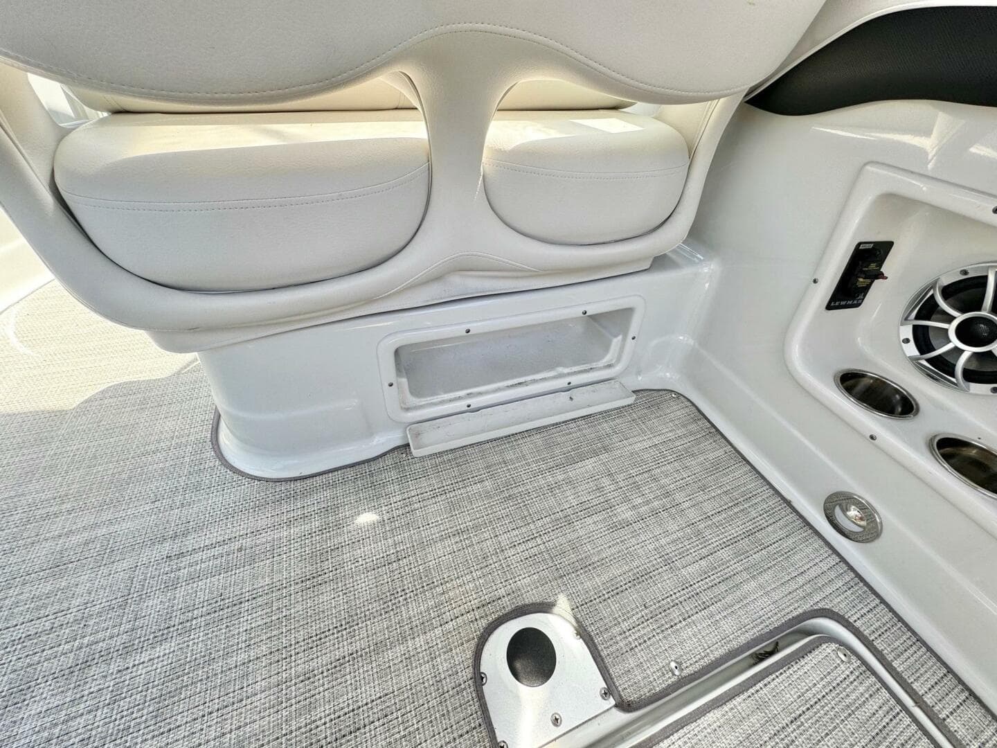 2020 Crownline 264CR