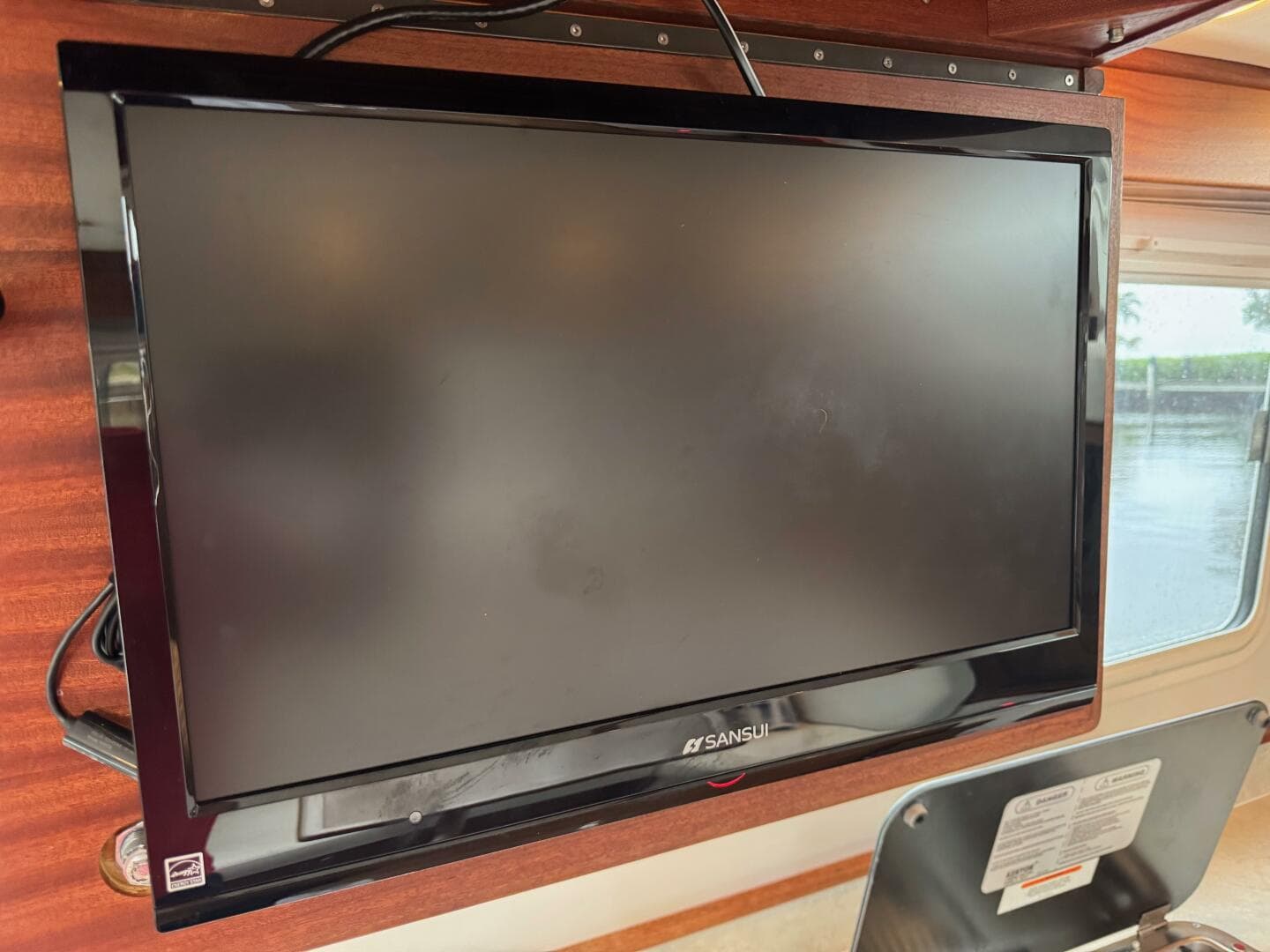 24 Nordic Tug 34 Salon TV