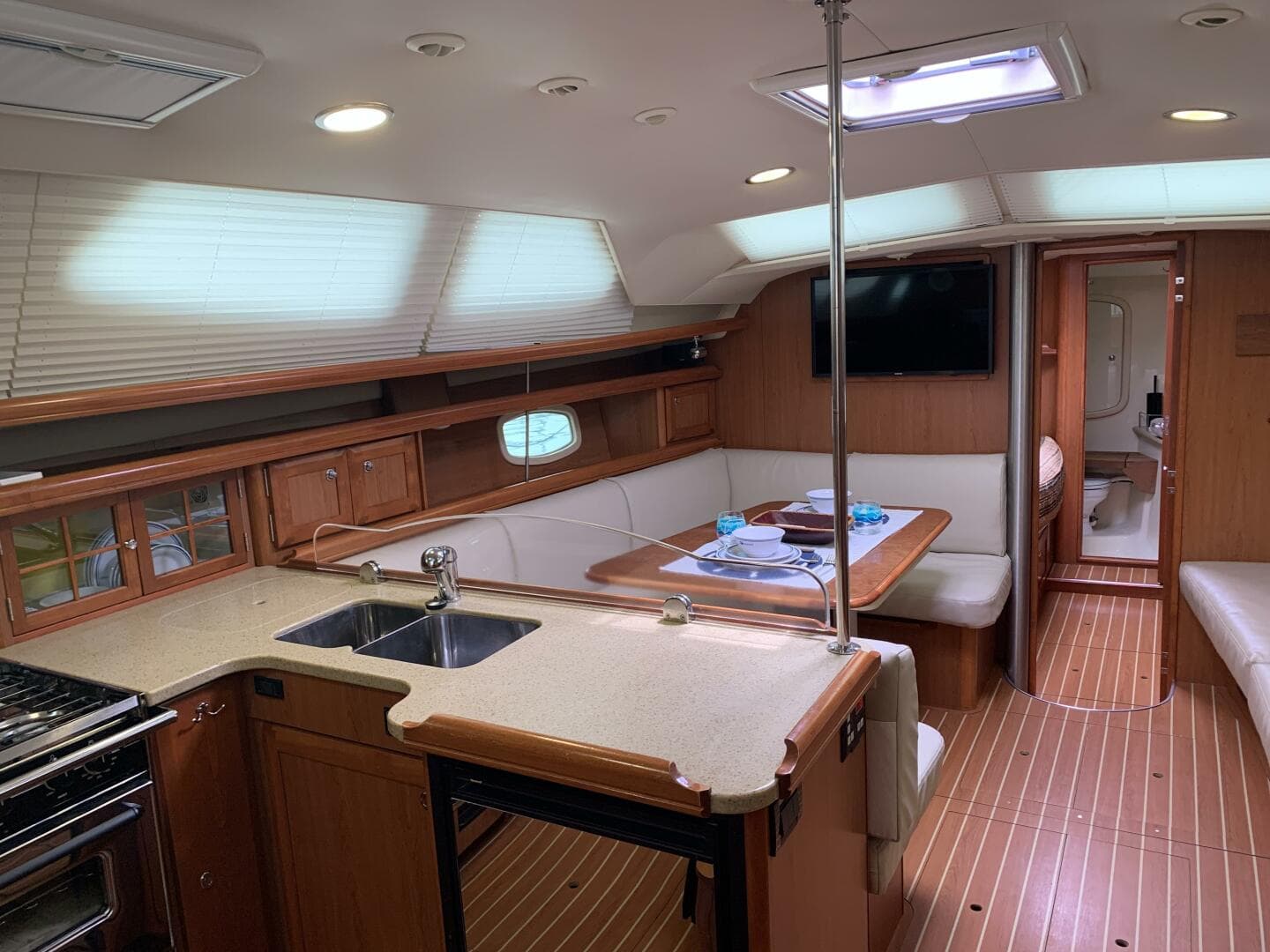 2009 Hunter 45 Deck Salon