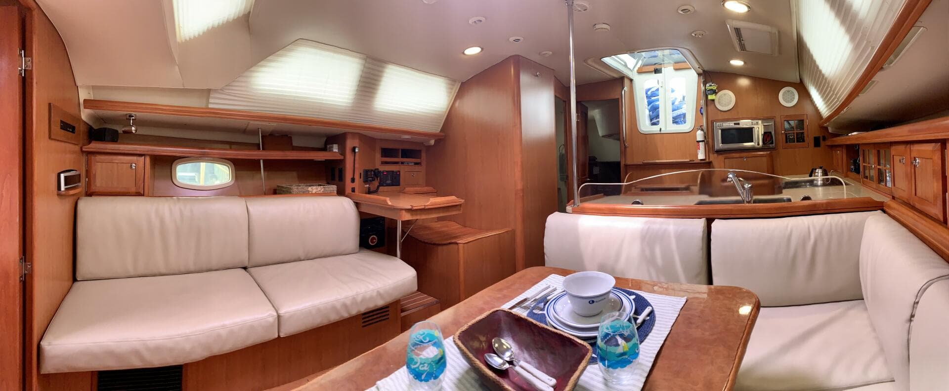 2009 Hunter 45 Deck Salon